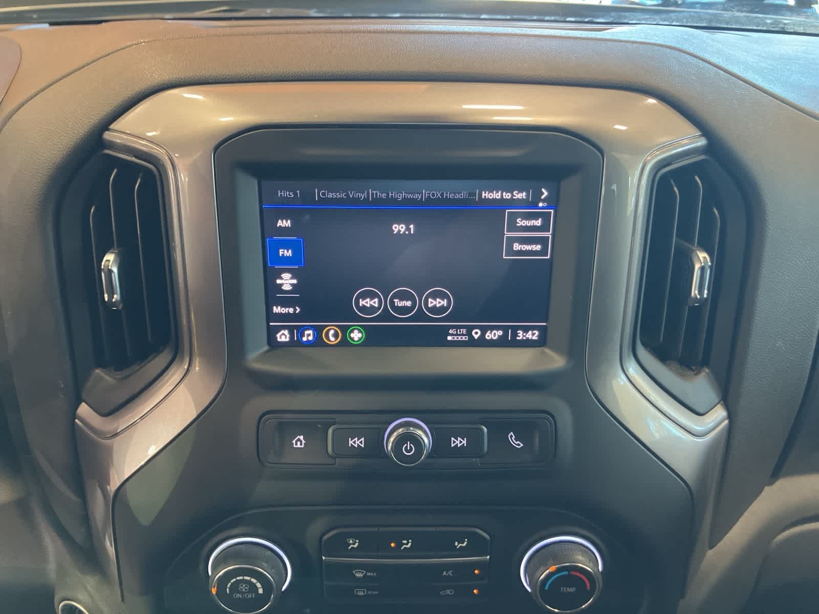 Thumbnail: 2024 Chevrolet Silverado 1500 - 18