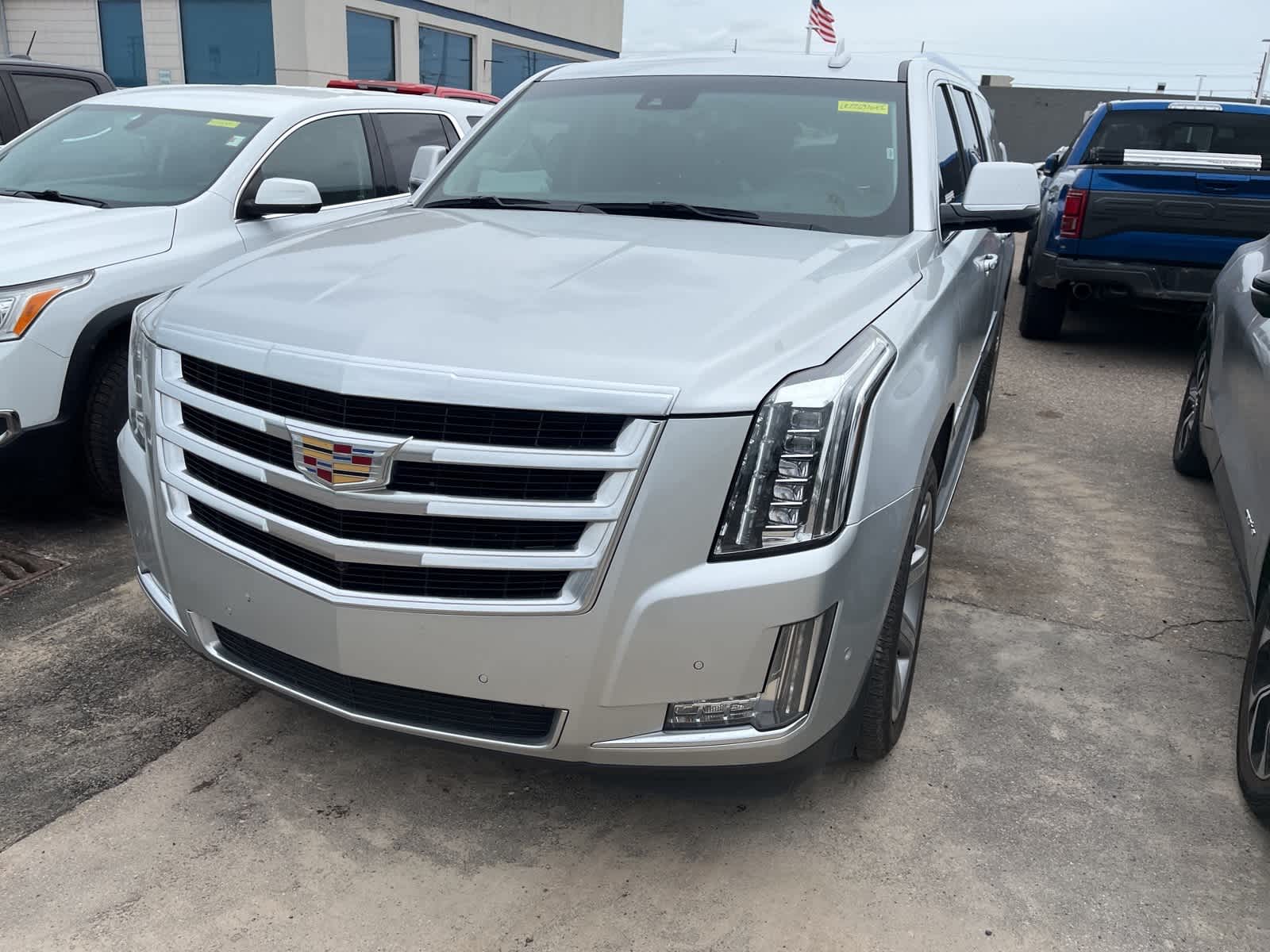 Thumbnail: 2020 Cadillac Escalade - 3
