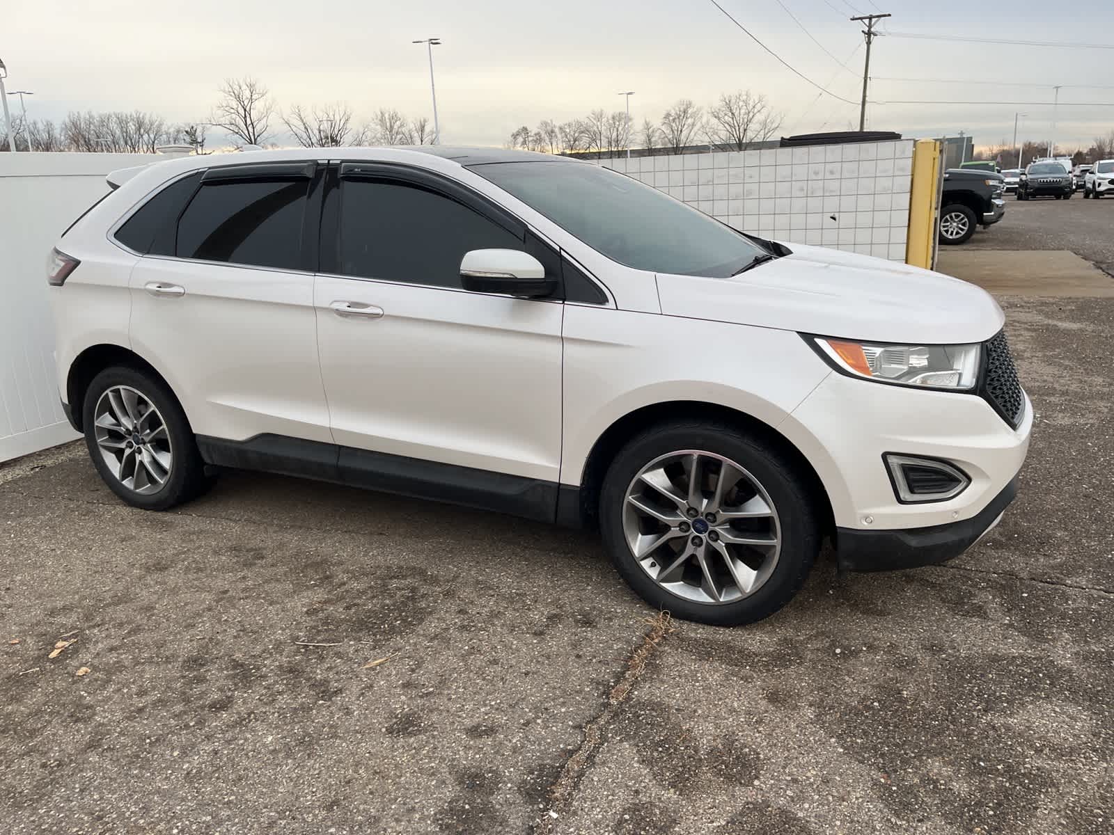 Thumbnail: 2016 Ford Edge - 16