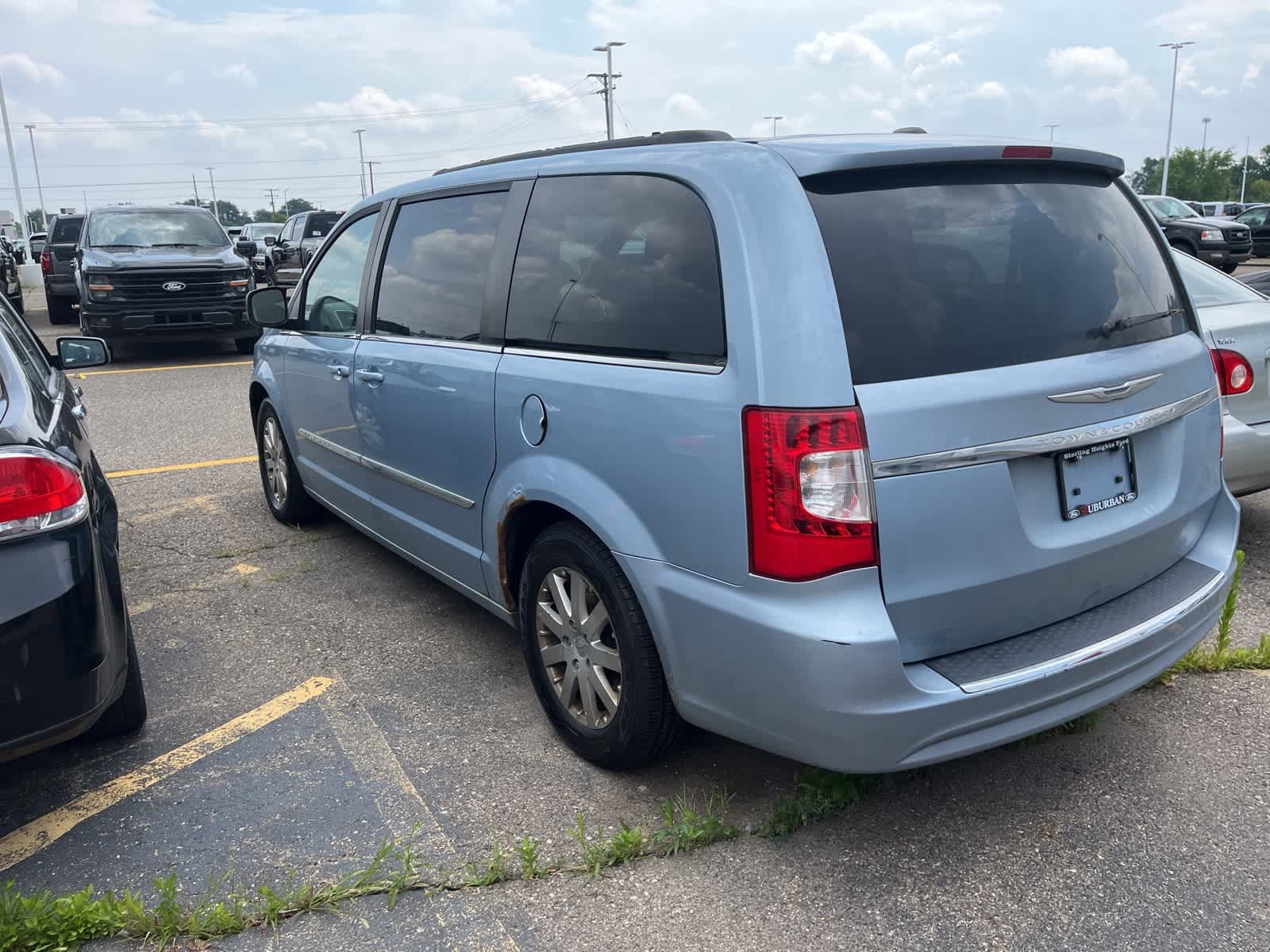 Thumbnail: 2013 Chrysler Town & Country - 8