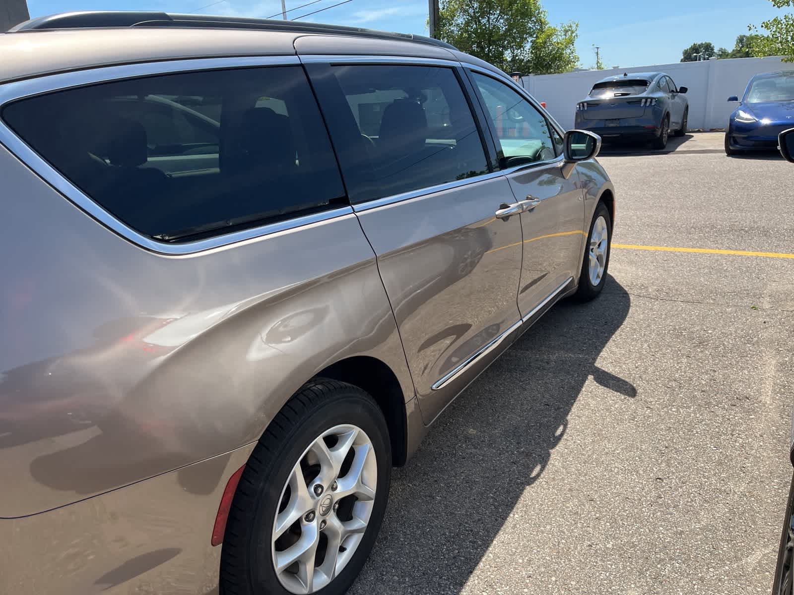 Thumbnail: 2017 Chrysler Pacifica - 14