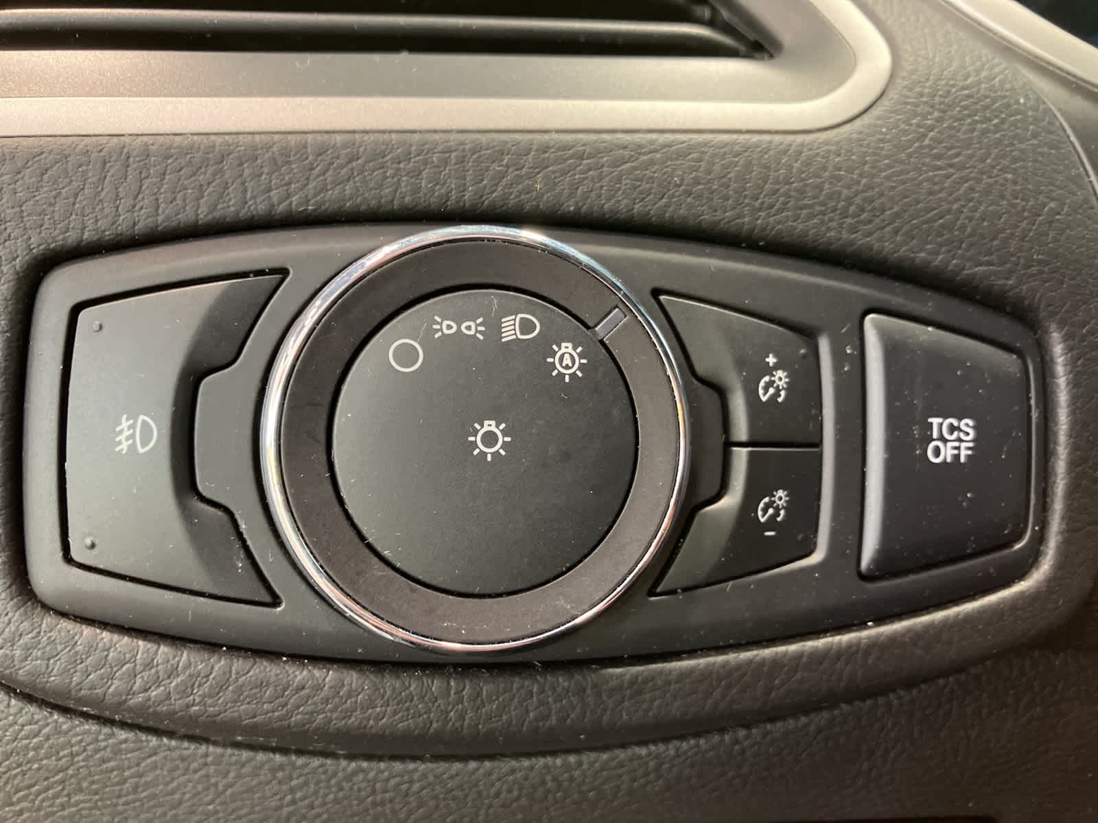 Thumbnail: 2019 Ford Edge - 16