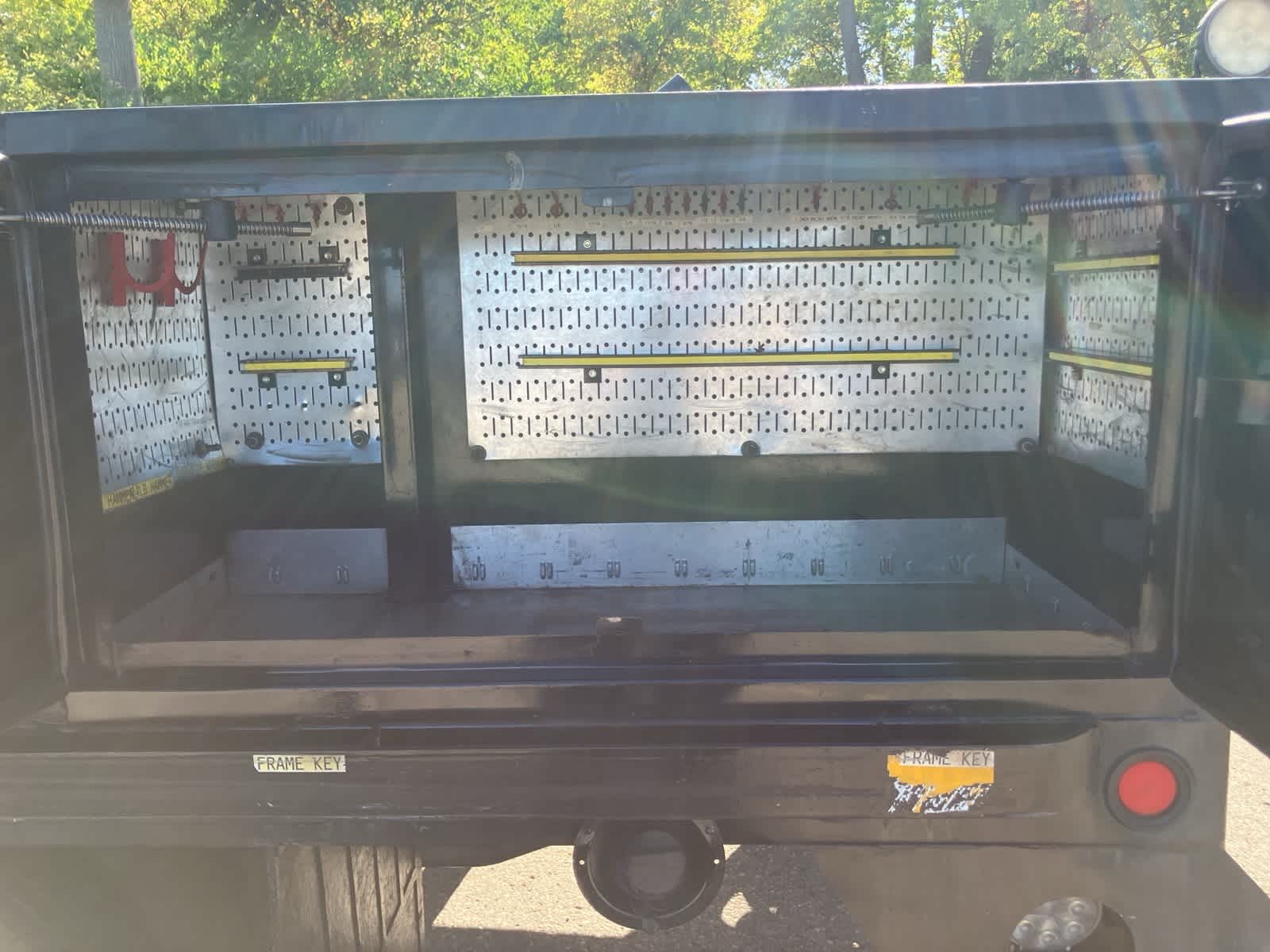 Thumbnail: 2011 Chevrolet Silverado 3500 - 22