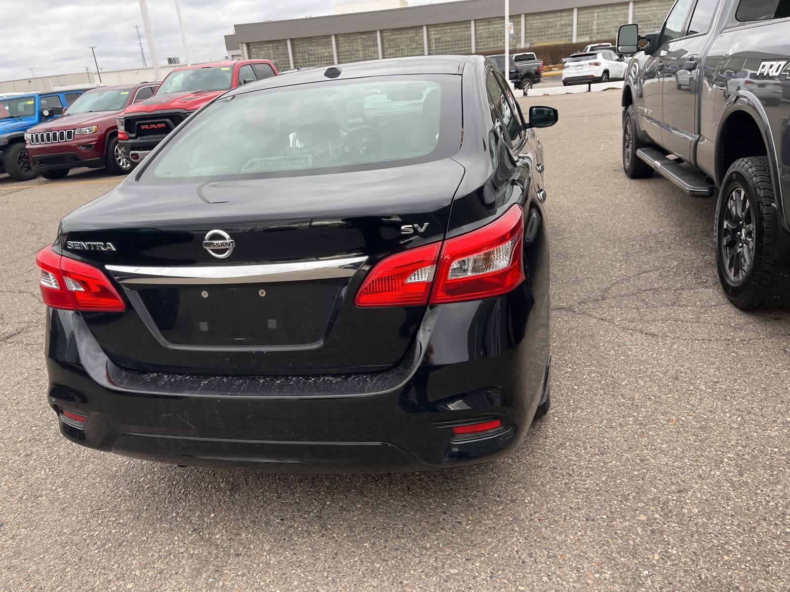 Thumbnail: 2017 Nissan Sentra - 14