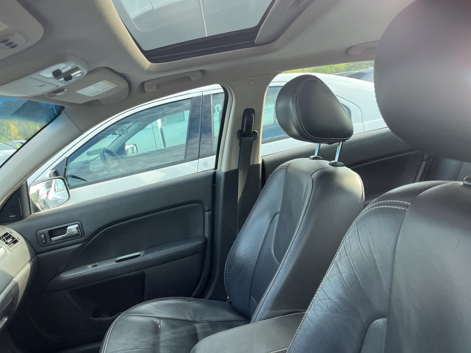 Thumbnail: 2011 Ford Fusion - 23