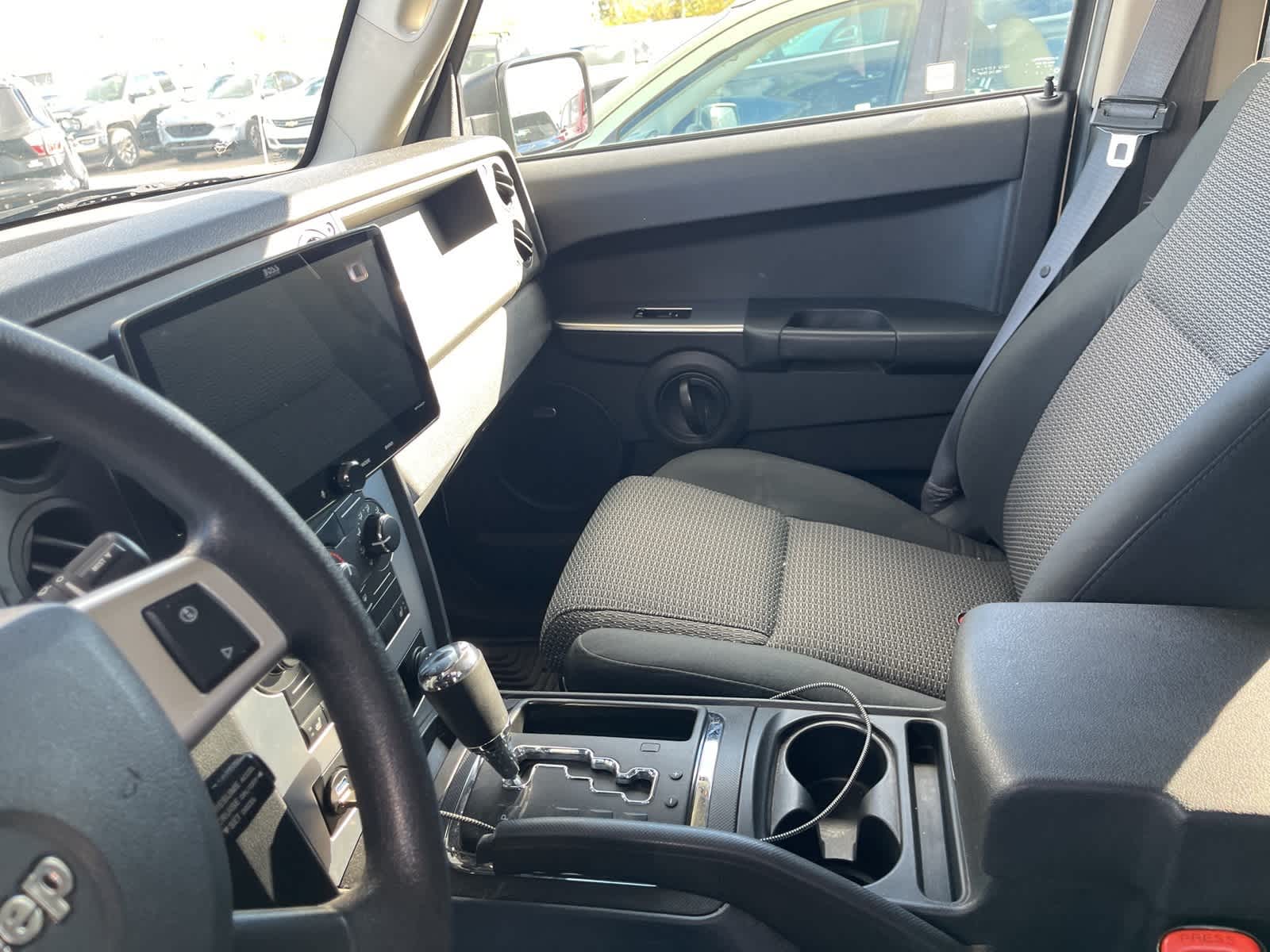 Thumbnail: 2008 Jeep Commander - 29