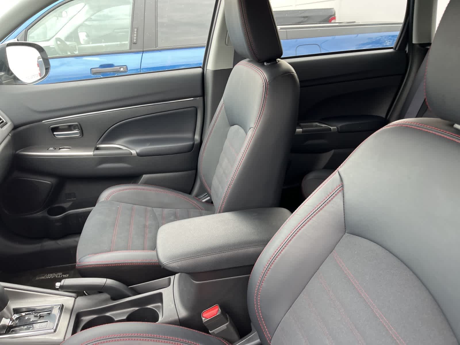 Thumbnail: 2024 Mitsubishi Outlander Sport - 23
