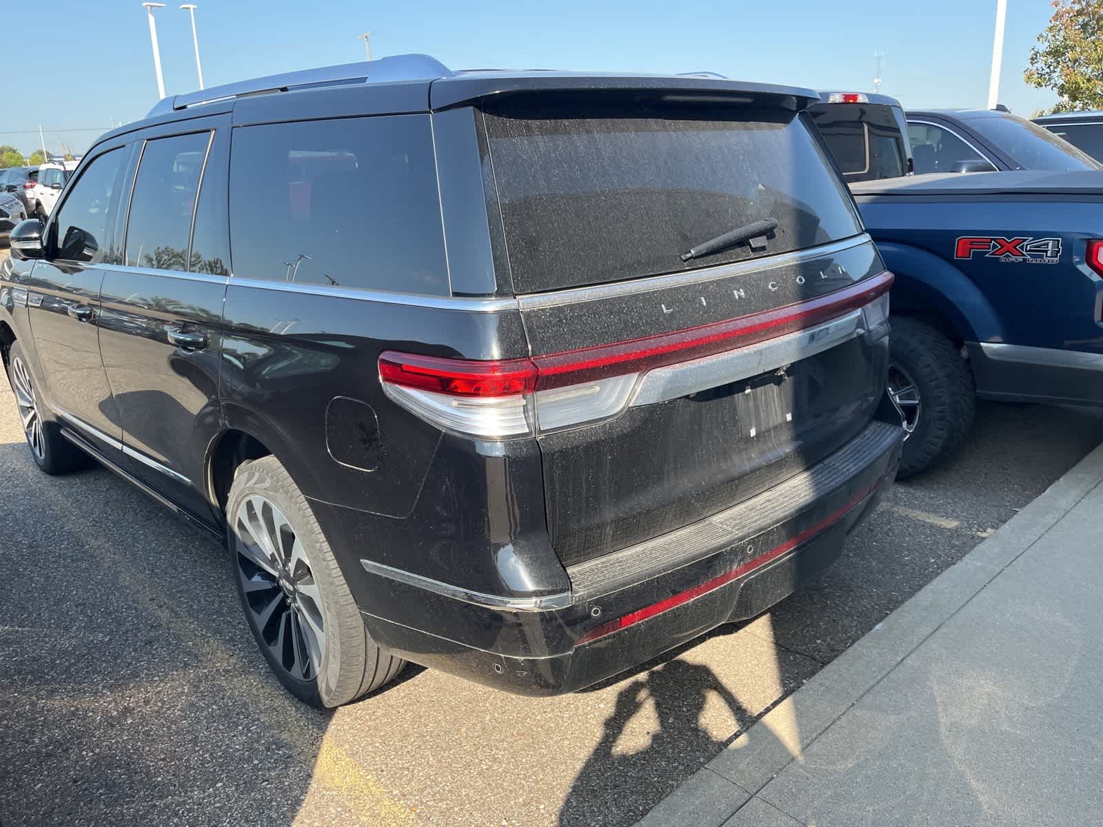 Thumbnail: 2023 Lincoln Navigator - 9