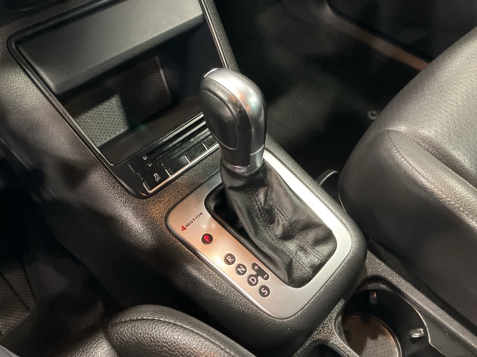 Thumbnail: 2013 Volkswagen Tiguan - 16