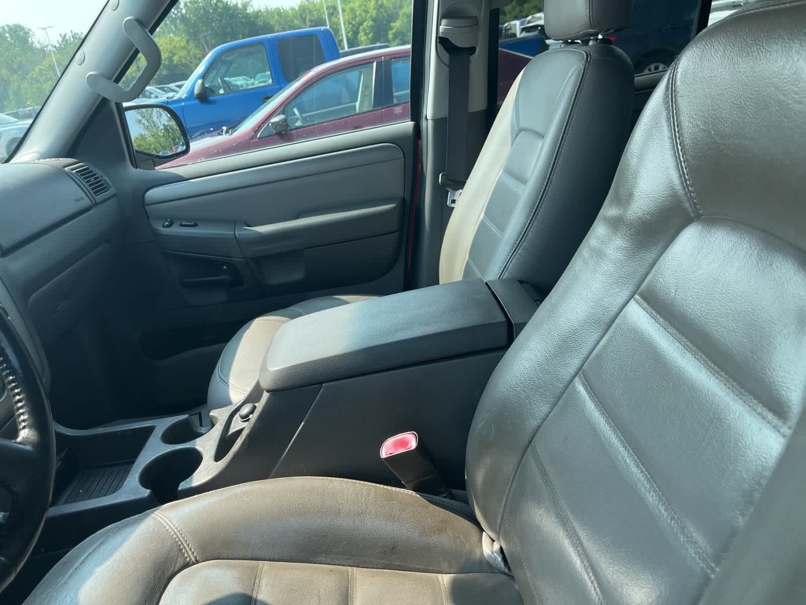 Thumbnail: 2004 Ford Explorer - 19