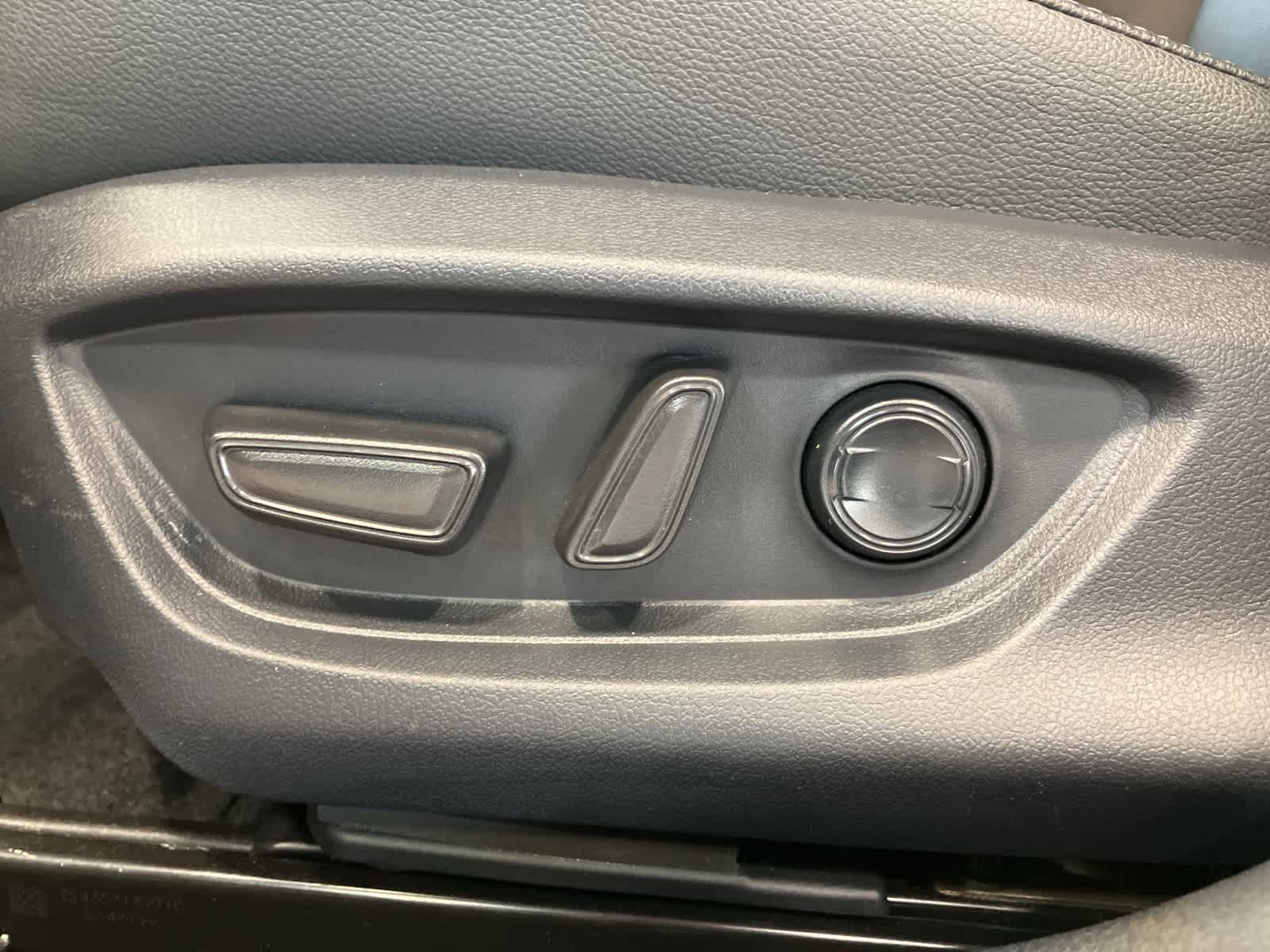 Thumbnail: 2025 Toyota Camry - 11