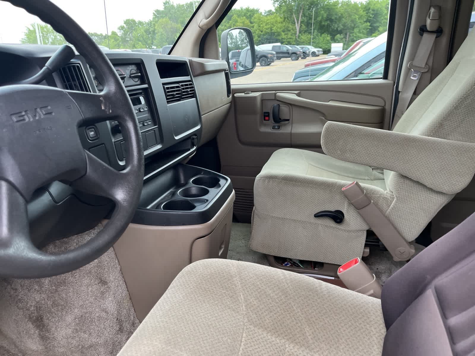 Thumbnail: 2004 GMC Savana - 26