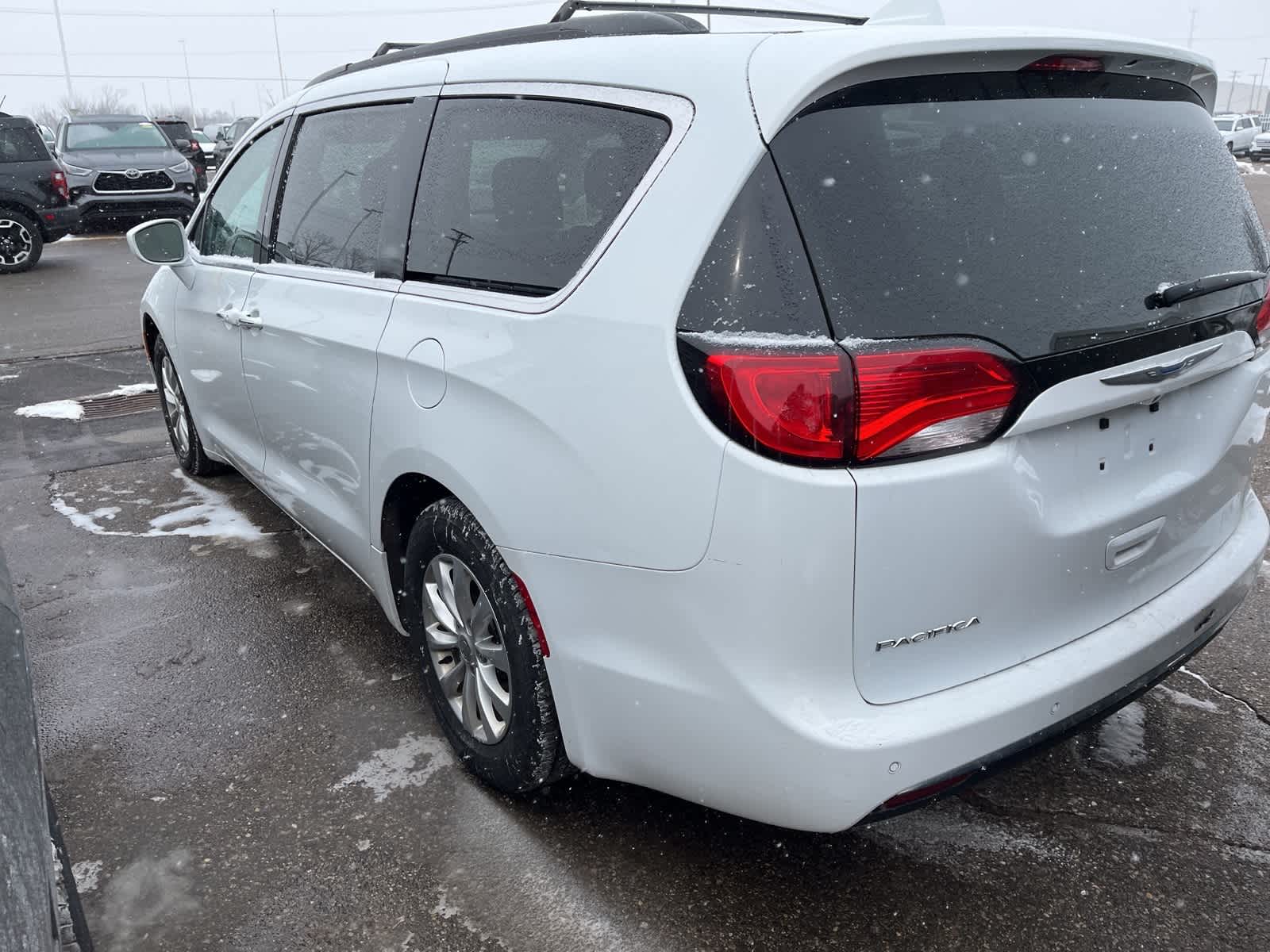 Thumbnail: 2018 Chrysler Pacifica - 8