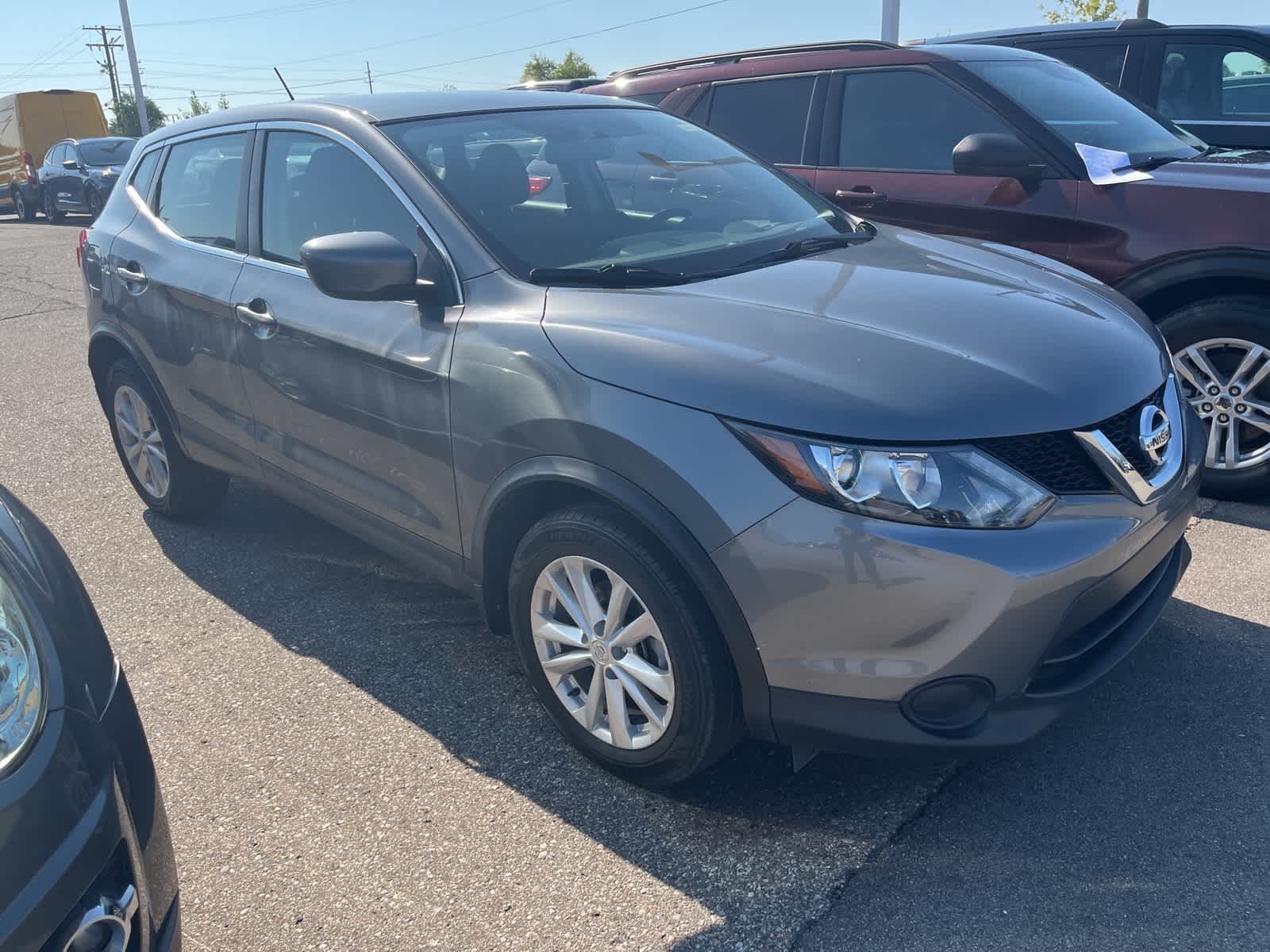 Thumbnail: 2017 Nissan Rogue Sport - 17