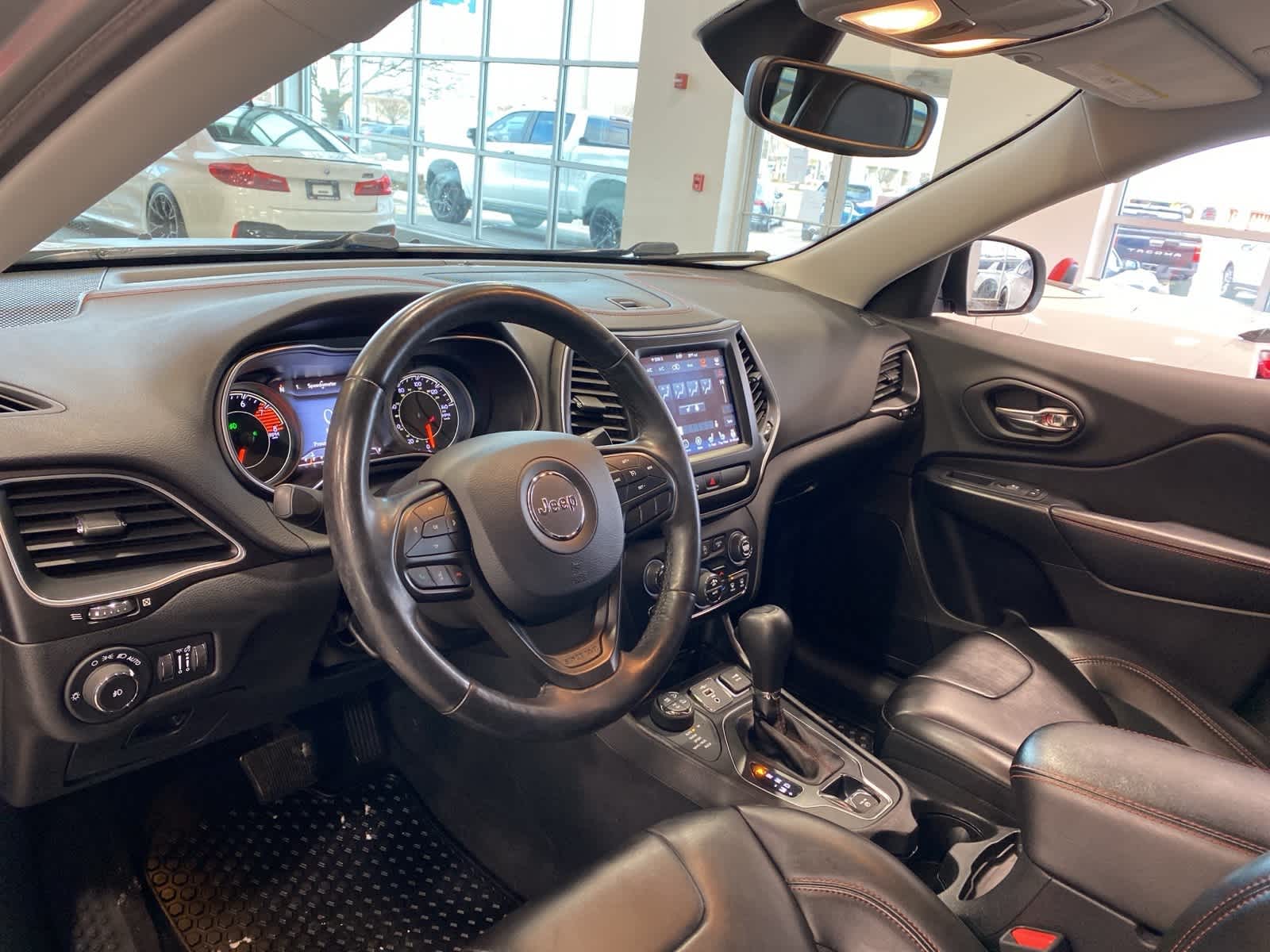 Thumbnail: 2020 Jeep Cherokee - 10