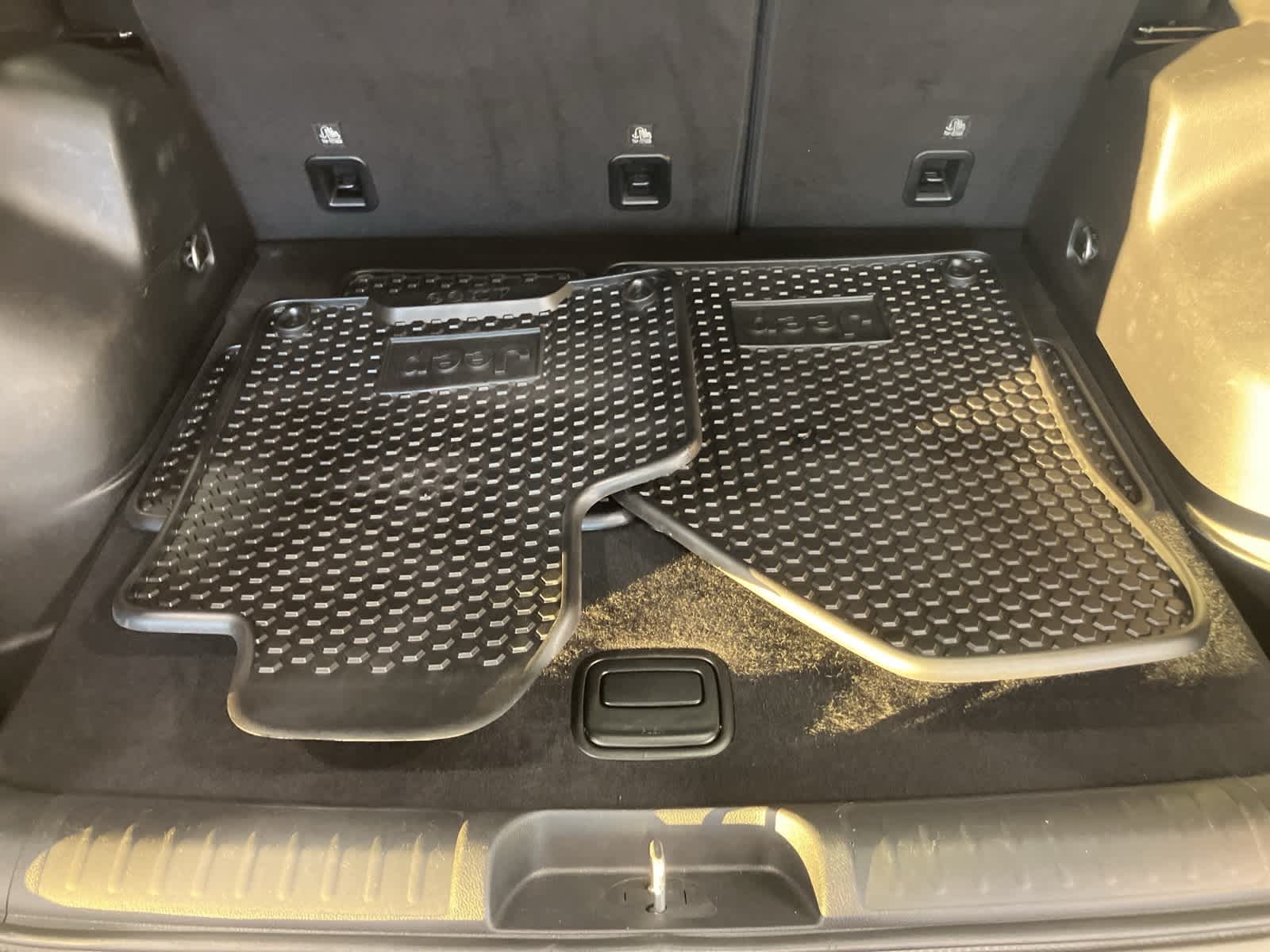 Thumbnail: 2019 Jeep Cherokee - 28