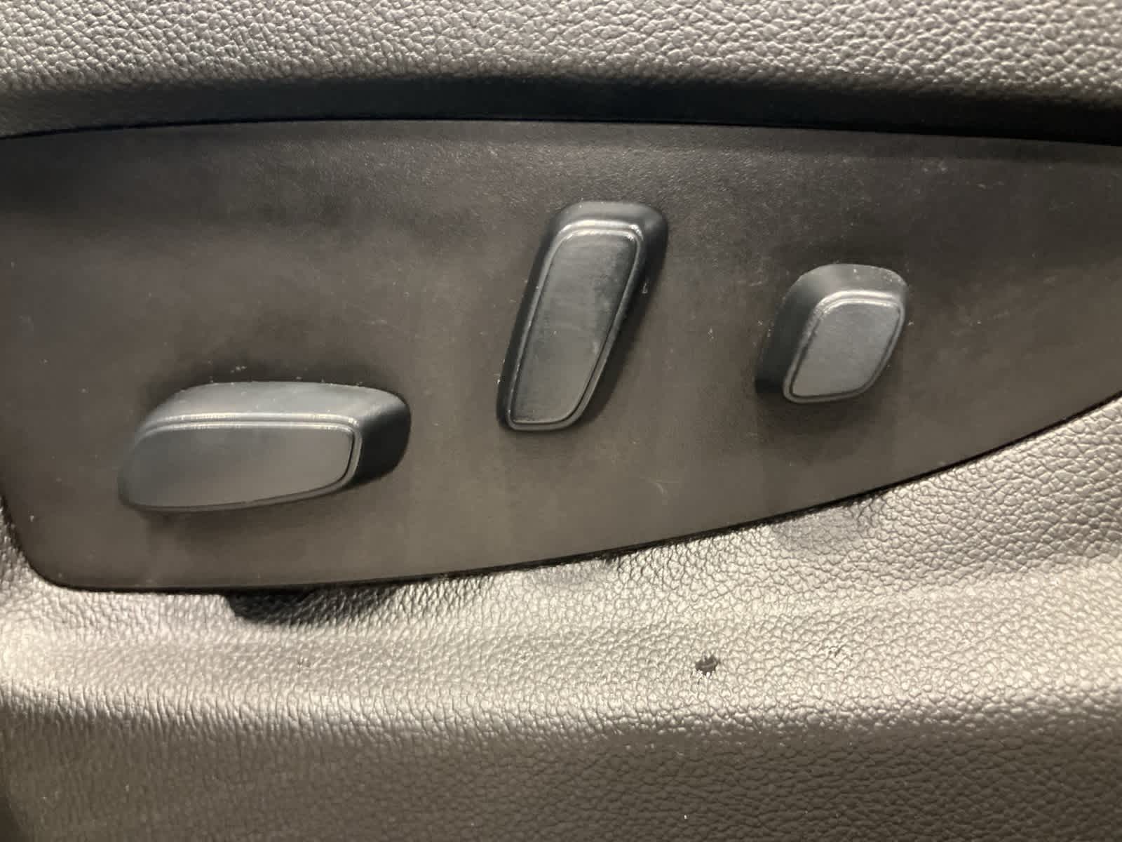 Thumbnail: 2019 Chevrolet Tahoe - 11