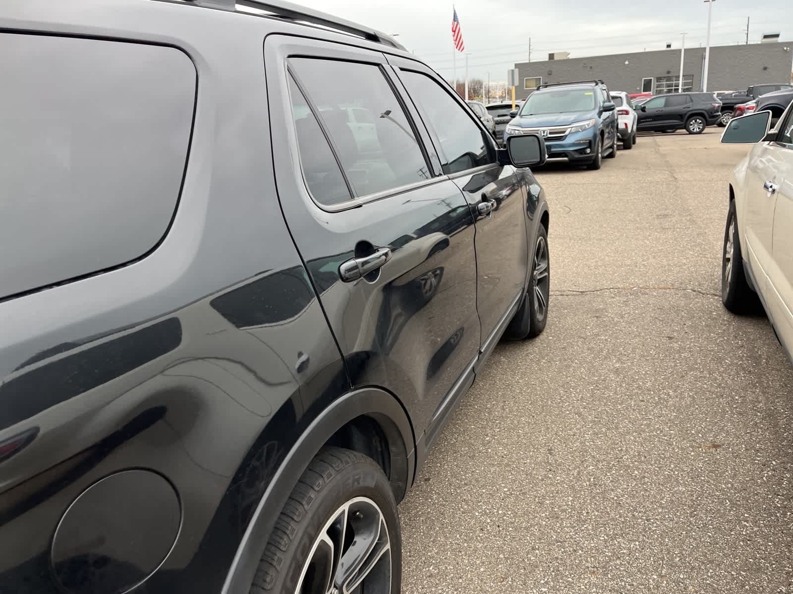 Thumbnail: 2015 Ford Explorer - 17