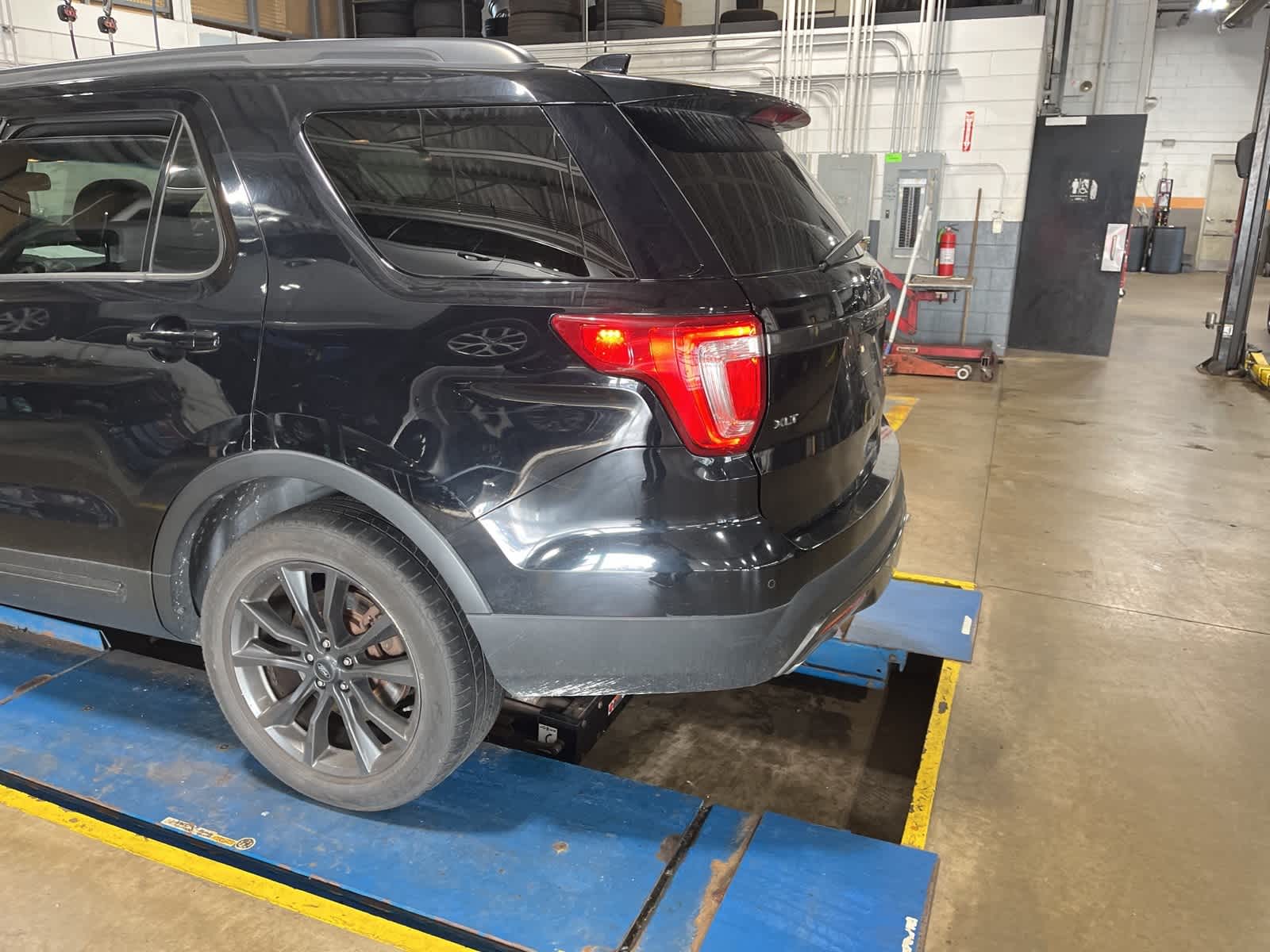 Thumbnail: 2017 Ford Explorer - 7