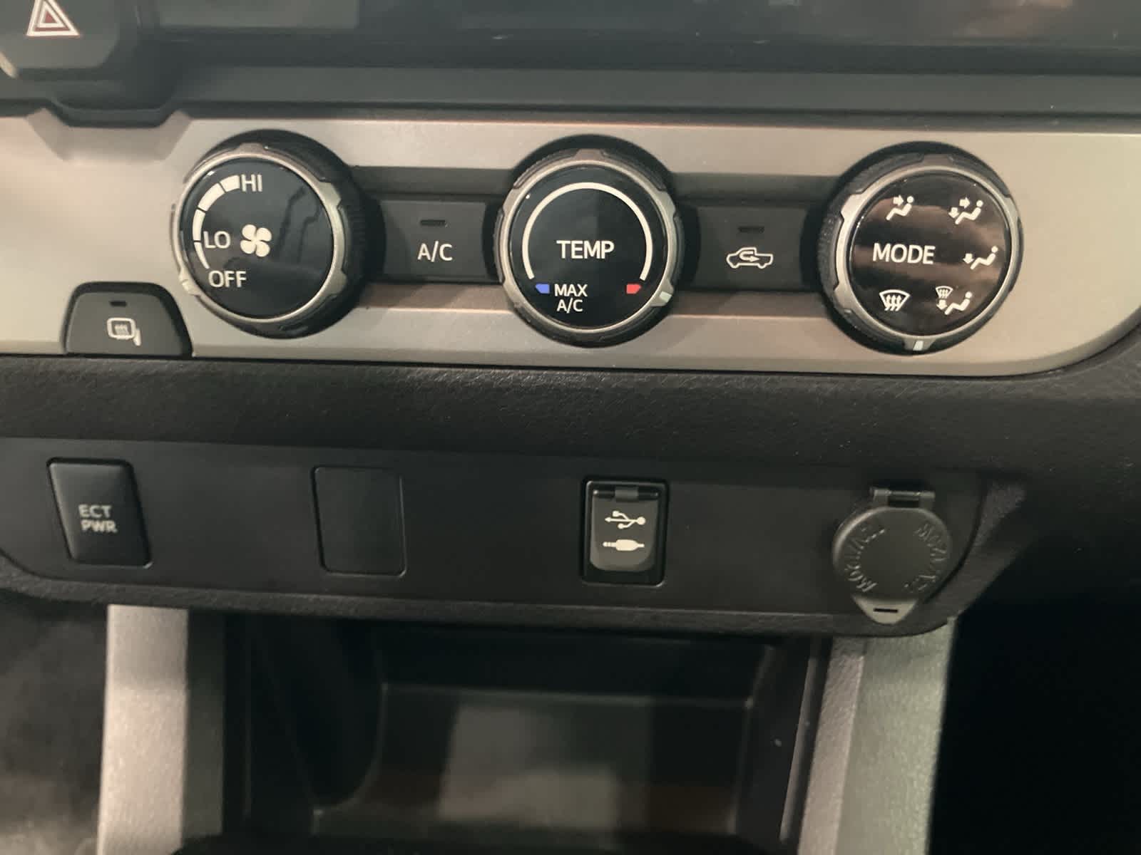 Thumbnail: 2017 Toyota Tacoma - 17