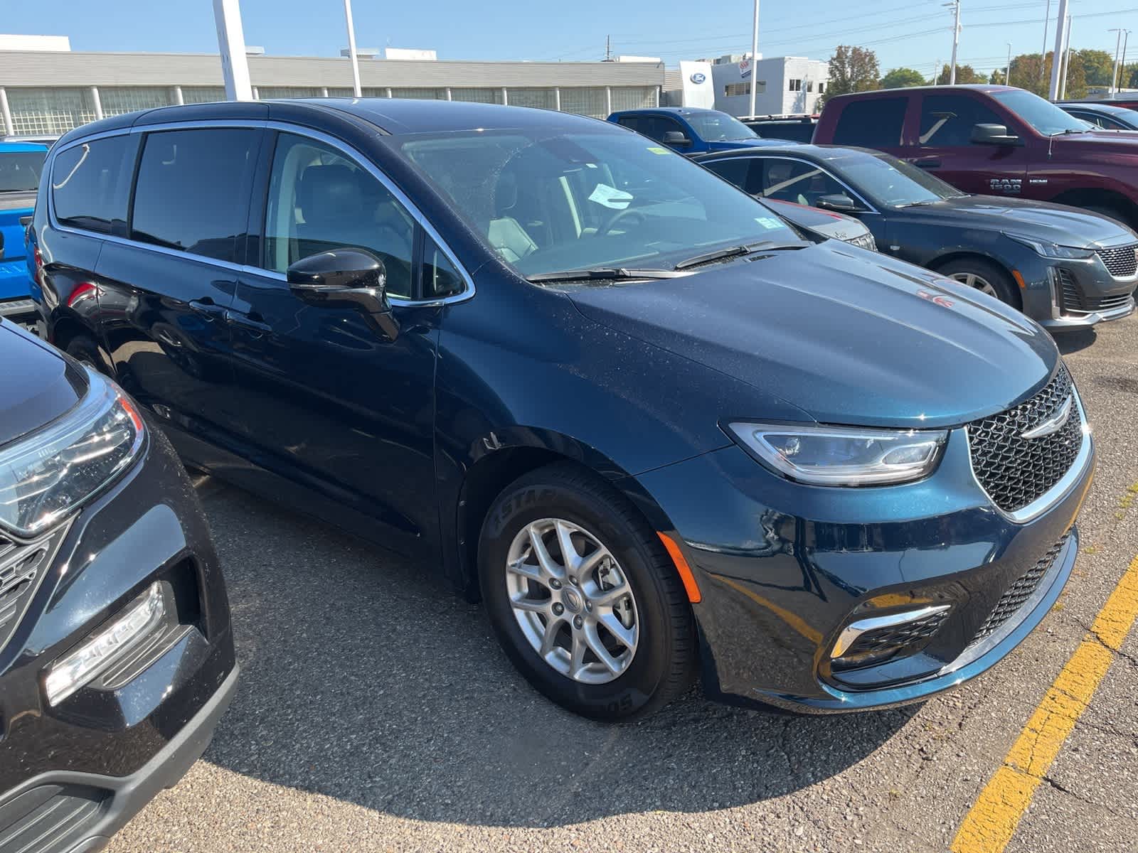 Thumbnail: 2024 Chrysler Pacifica - 17