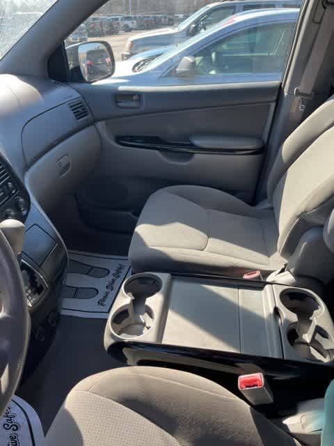2004 Toyota Sienna LE 12
