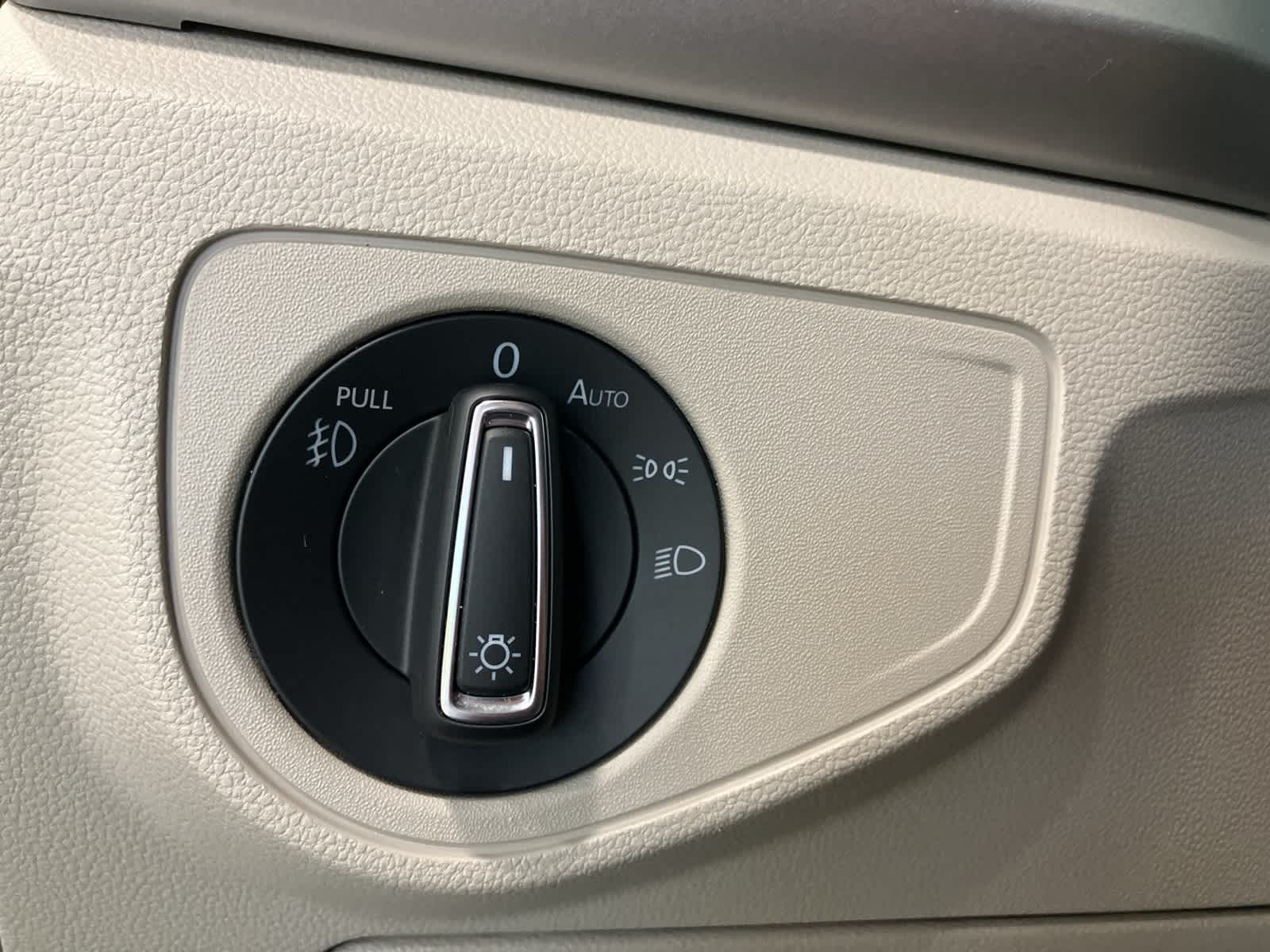 Thumbnail: 2019 Volkswagen Atlas - 17