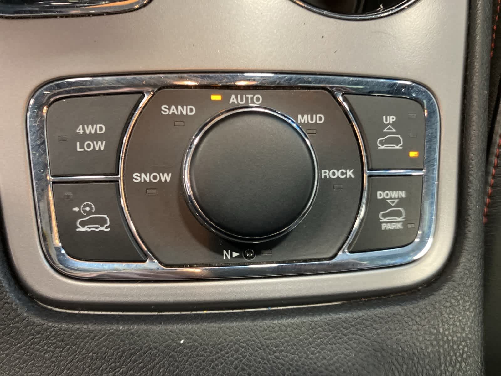 Thumbnail: 2020 Jeep Grand Cherokee - 18