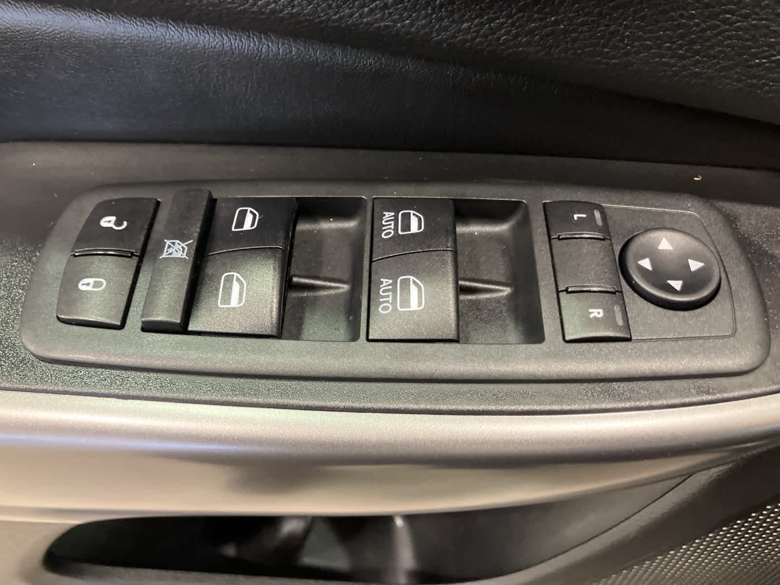 Thumbnail: 2020 Jeep Cherokee - 12