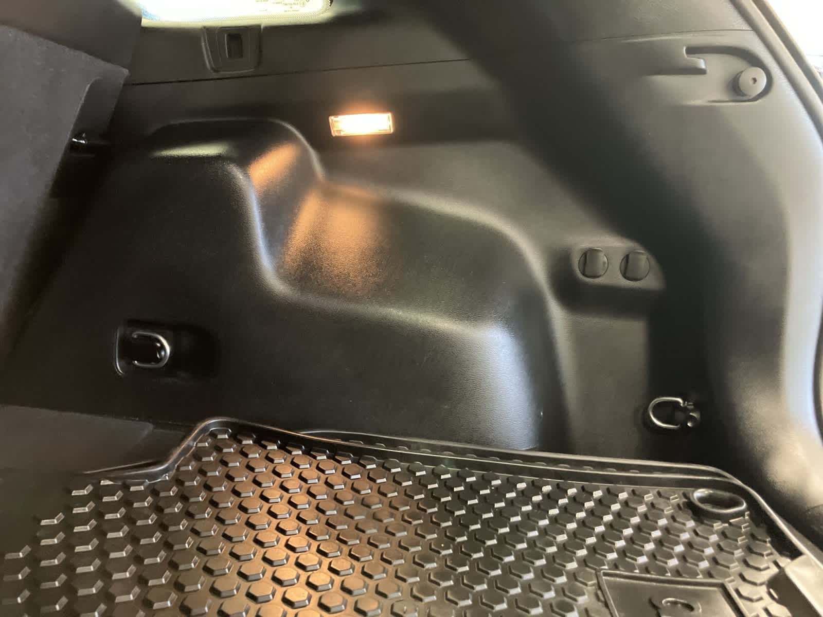 Thumbnail: 2020 Jeep Cherokee - 28