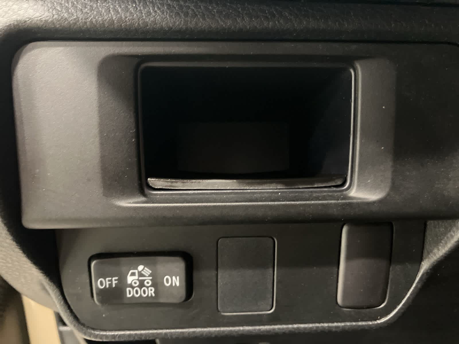 Thumbnail: 2017 Toyota Tacoma - 13