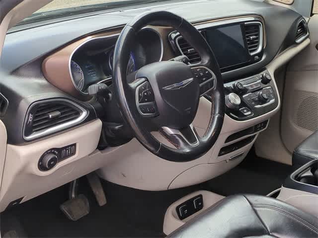 2017 Chrysler Pacifica Touring-L 10