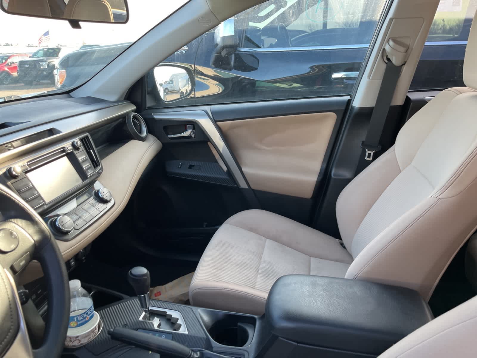 Thumbnail: 2015 Toyota RAV4 - 28