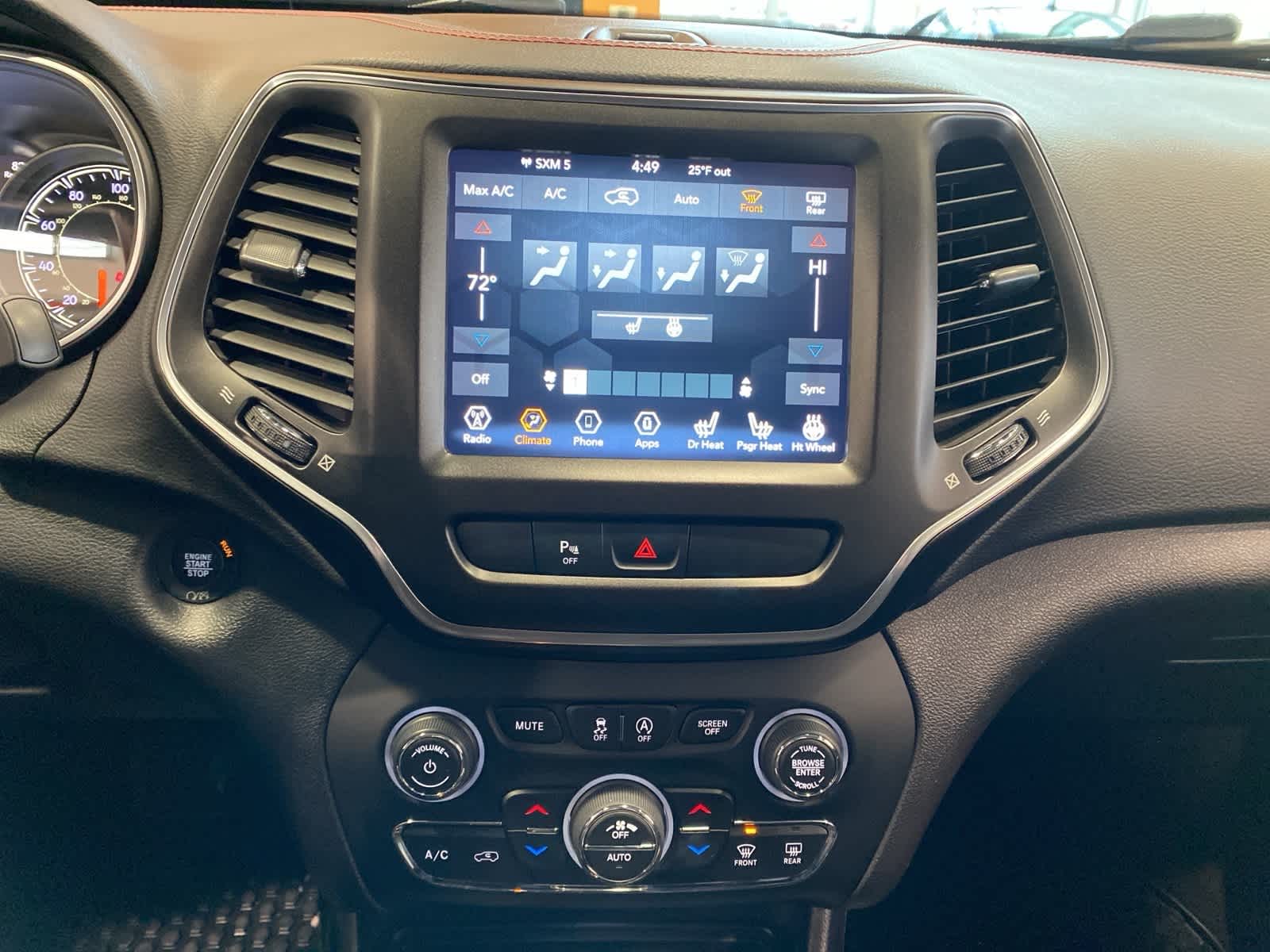 Thumbnail: 2020 Jeep Cherokee - 12