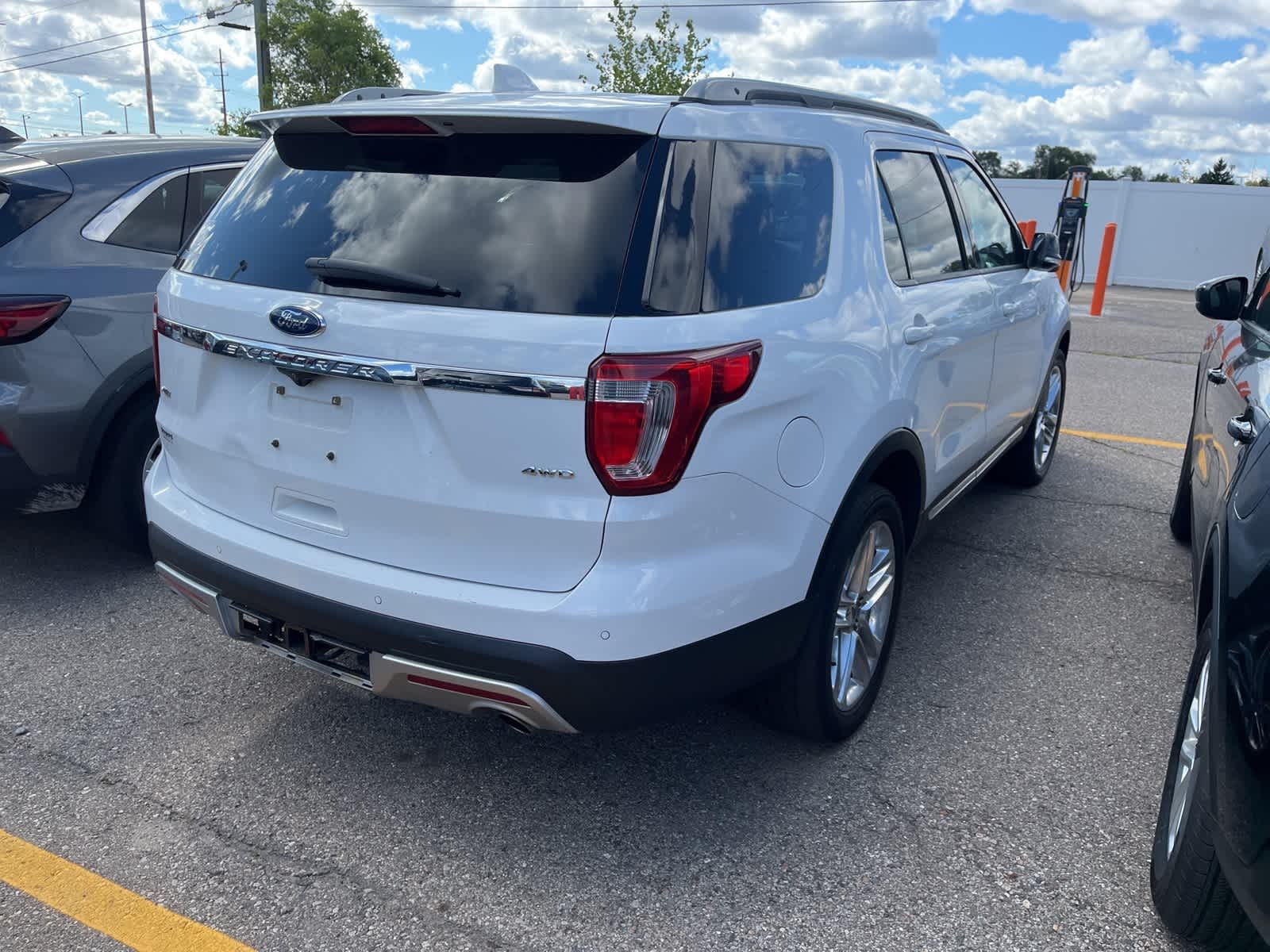 Thumbnail: 2017 Ford Explorer - 11