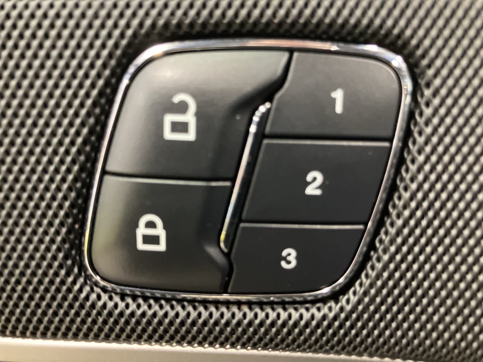 Thumbnail: 2015 Lincoln MKZ - 16