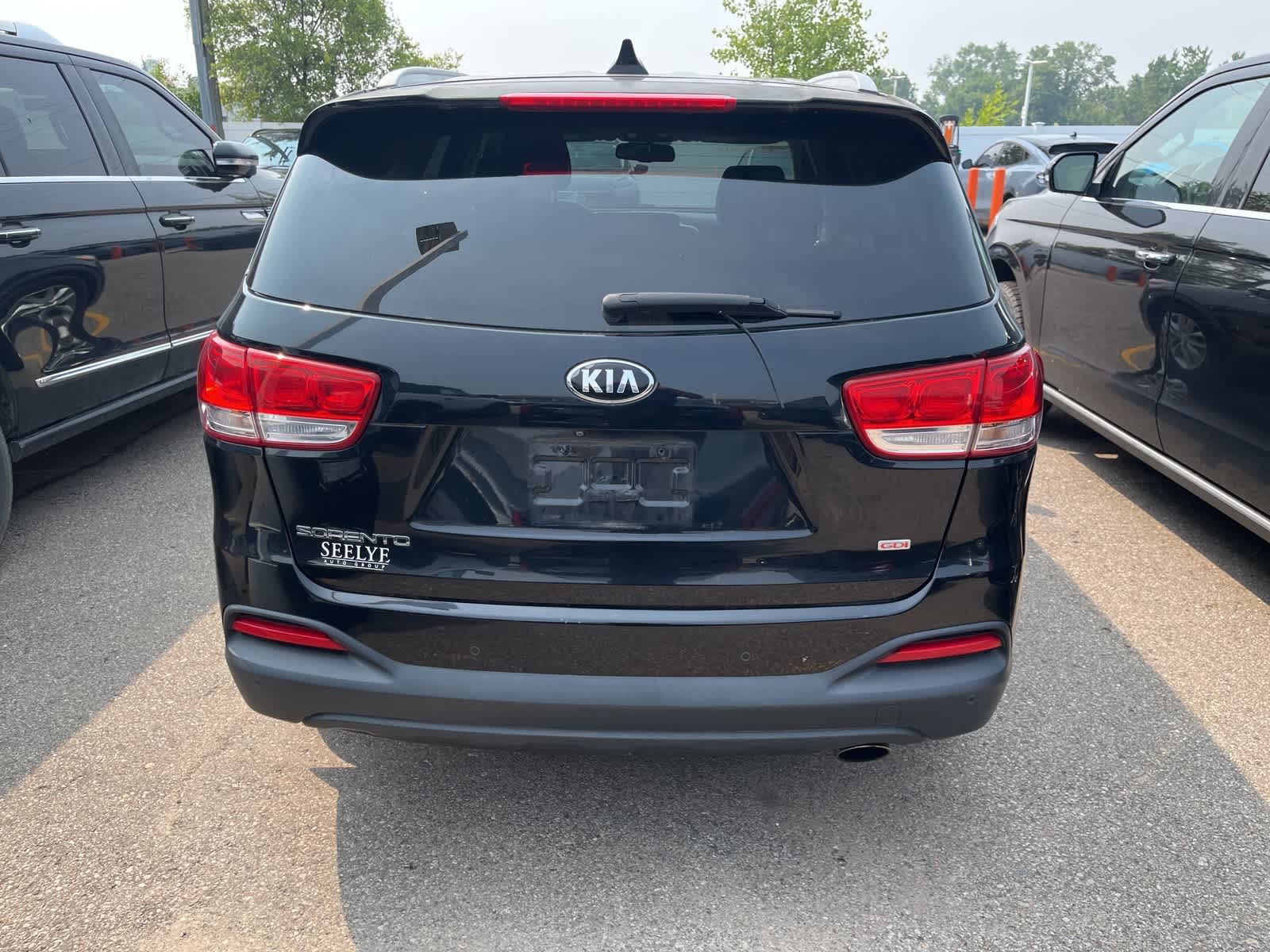 Thumbnail: 2016 Kia Sorento - 11