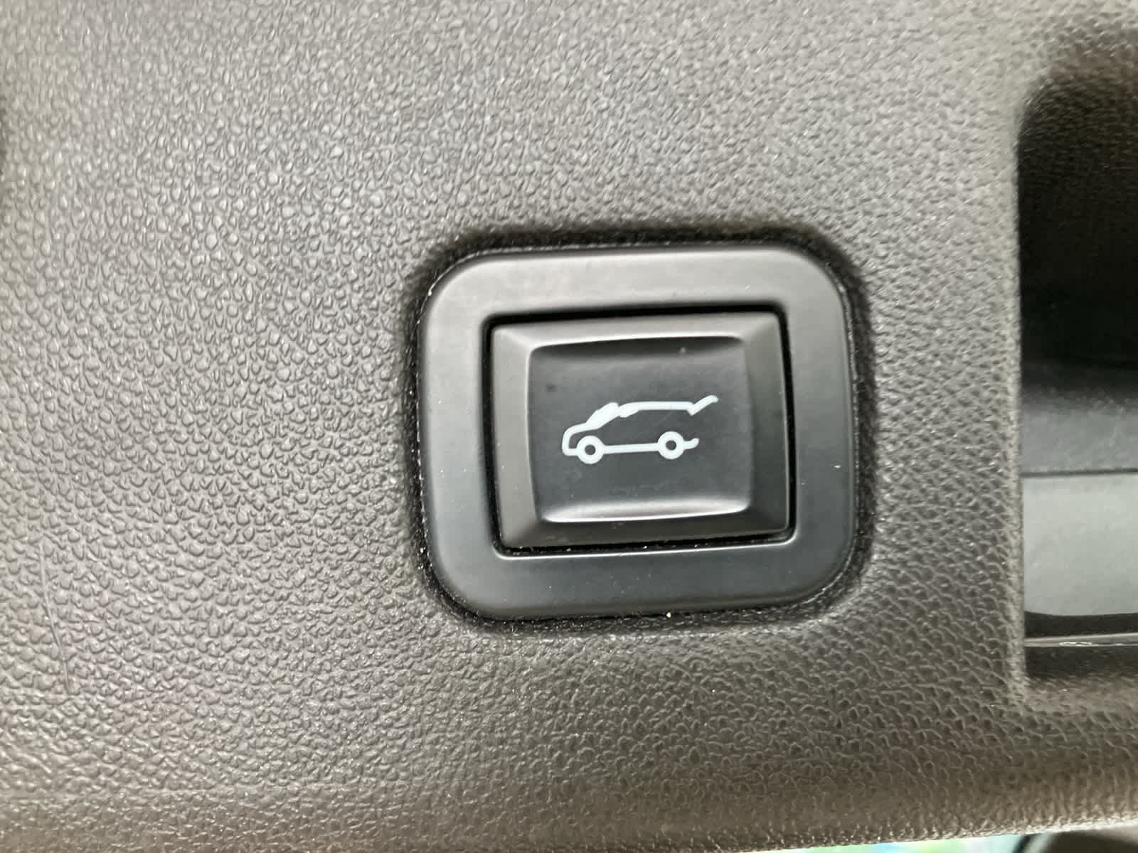 Thumbnail: 2020 Chevrolet Equinox - 25
