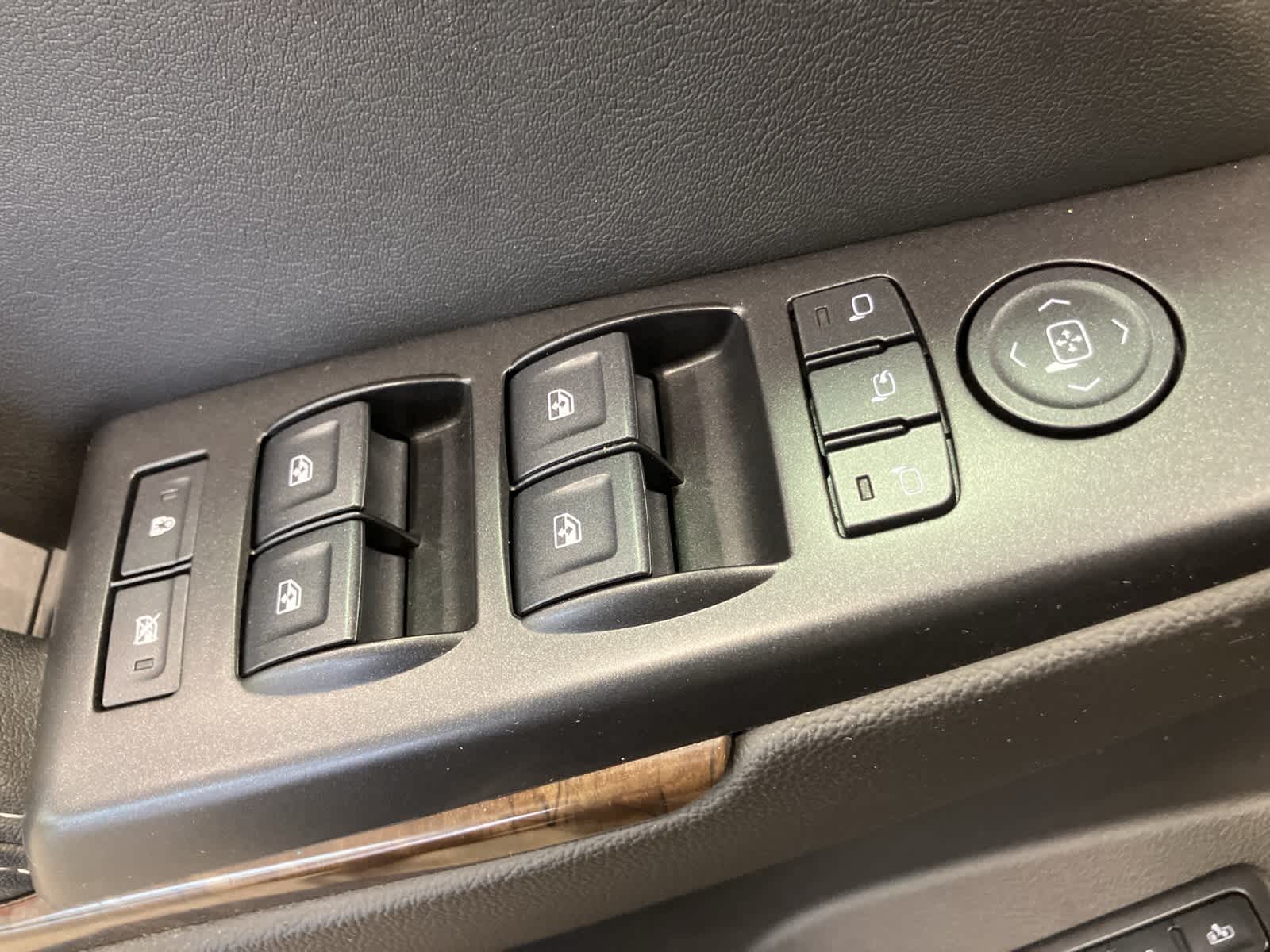 Thumbnail: 2015 Chevrolet Tahoe - 16