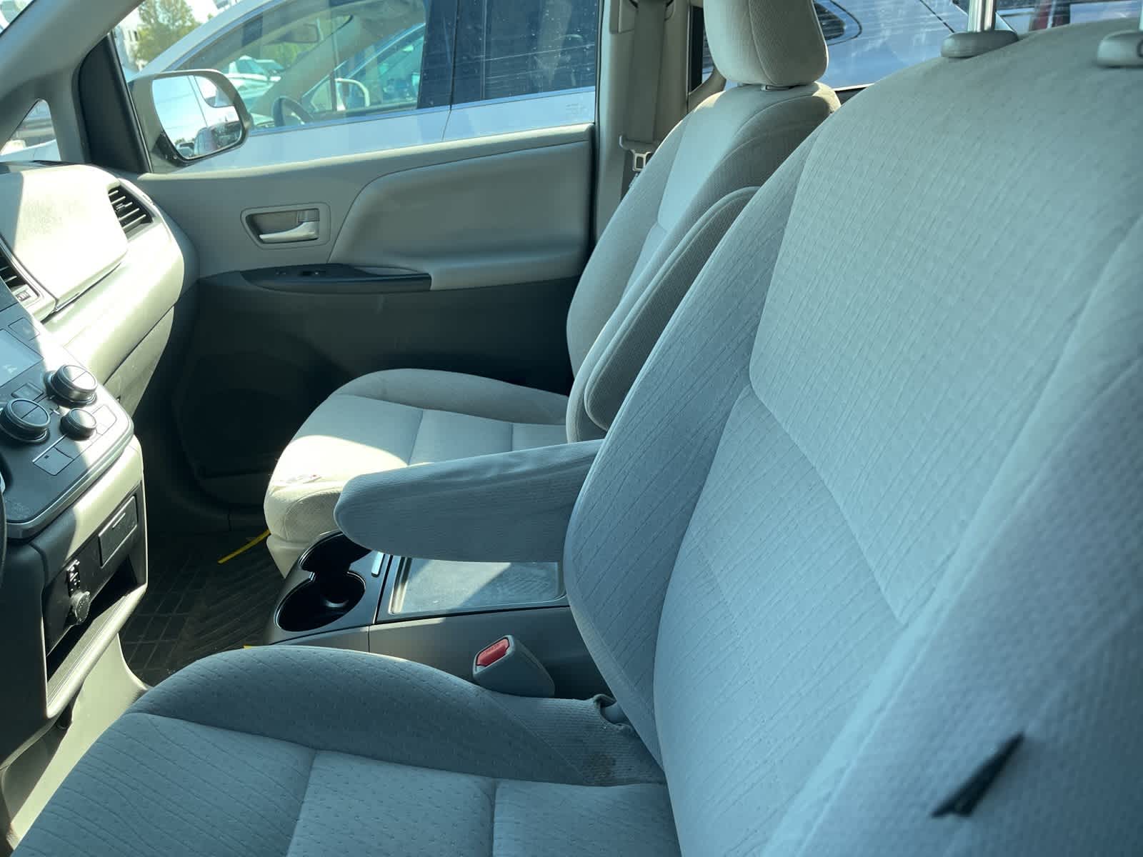 Thumbnail: 2015 Toyota Sienna - 23