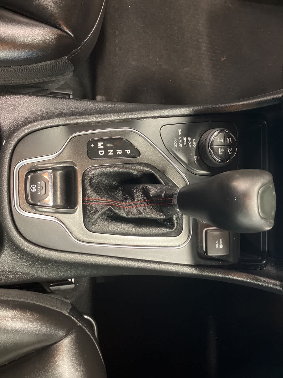 Thumbnail: 2019 Jeep Cherokee - 15