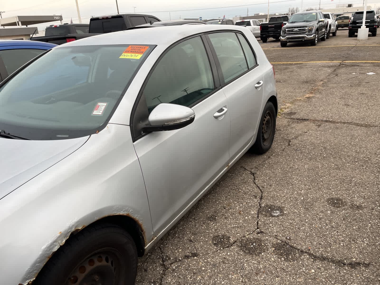 Thumbnail: 2010 Volkswagen Golf - 6