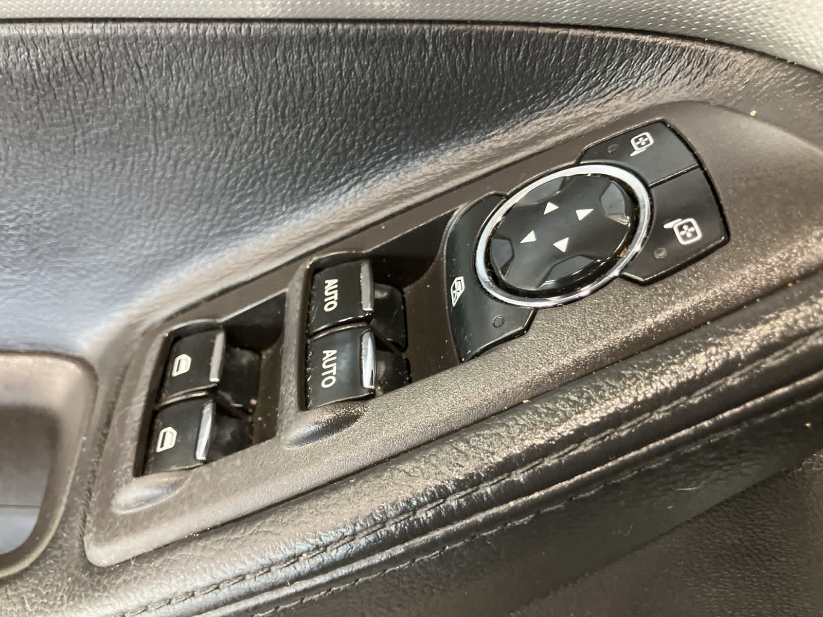 Thumbnail: 2015 Ford Explorer - 13