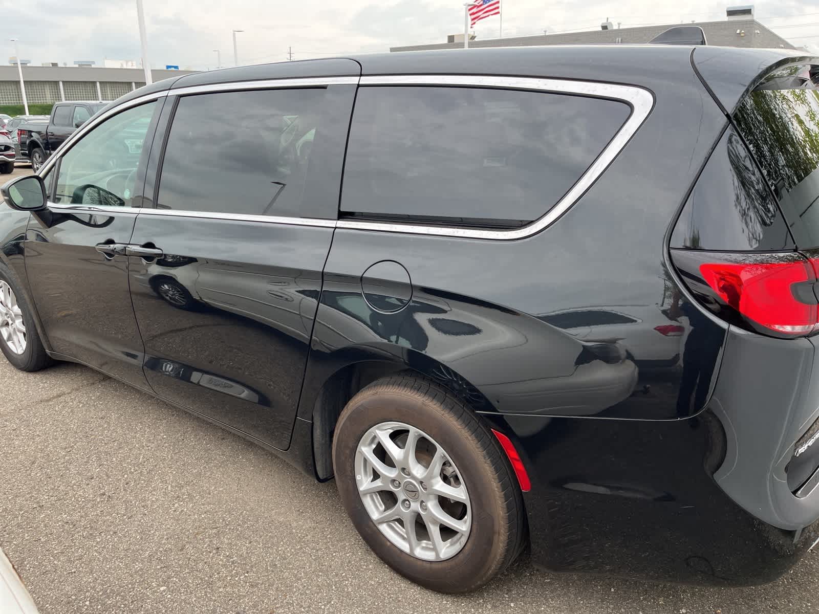 Thumbnail: 2023 Chrysler Pacifica - 10
