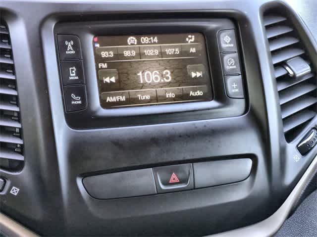 Thumbnail: 2015 Jeep Cherokee - 25