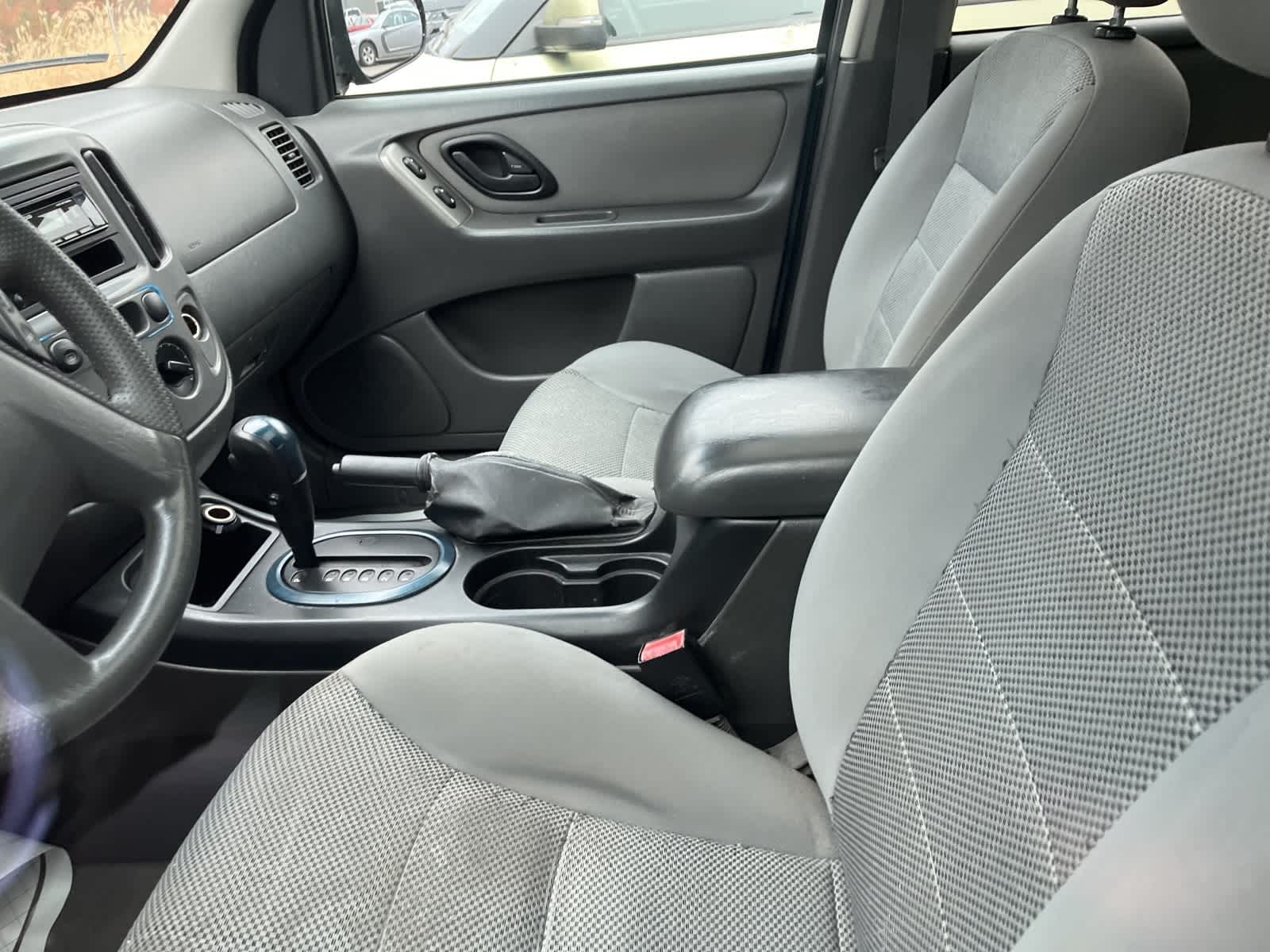 Thumbnail: 2005 Ford Escape - 30