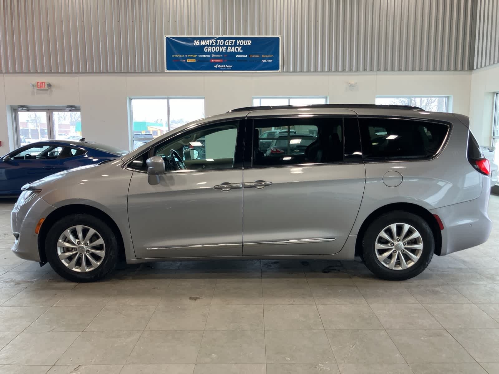 Thumbnail: 2018 Chrysler Pacifica - 8