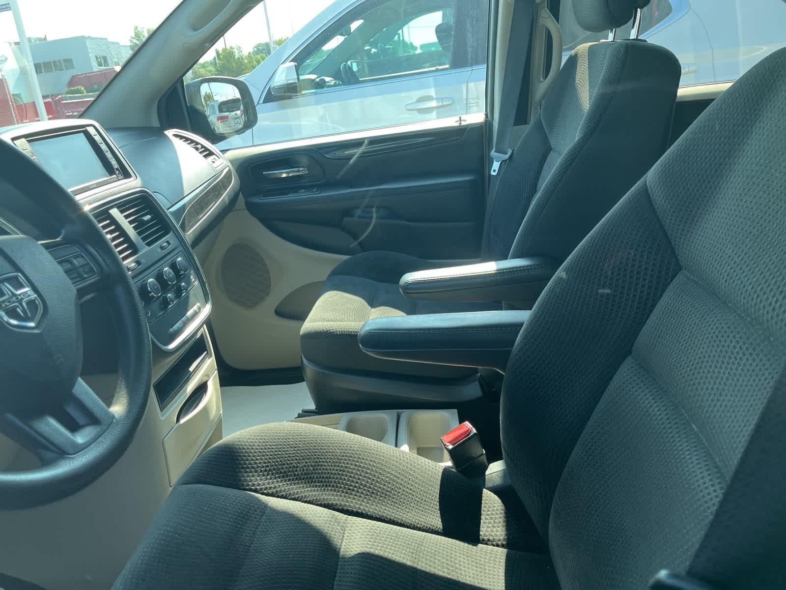 Thumbnail: 2019 Dodge Grand Caravan - 25
