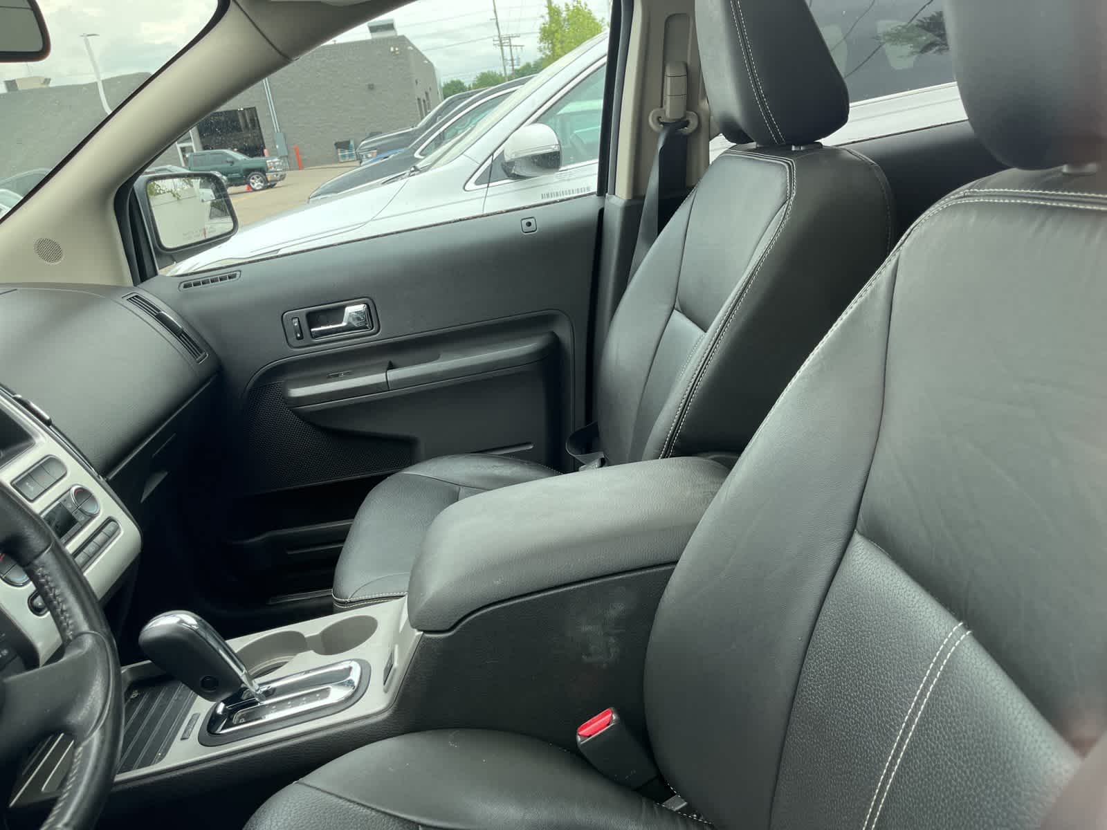 Thumbnail: 2010 Ford Edge - 25