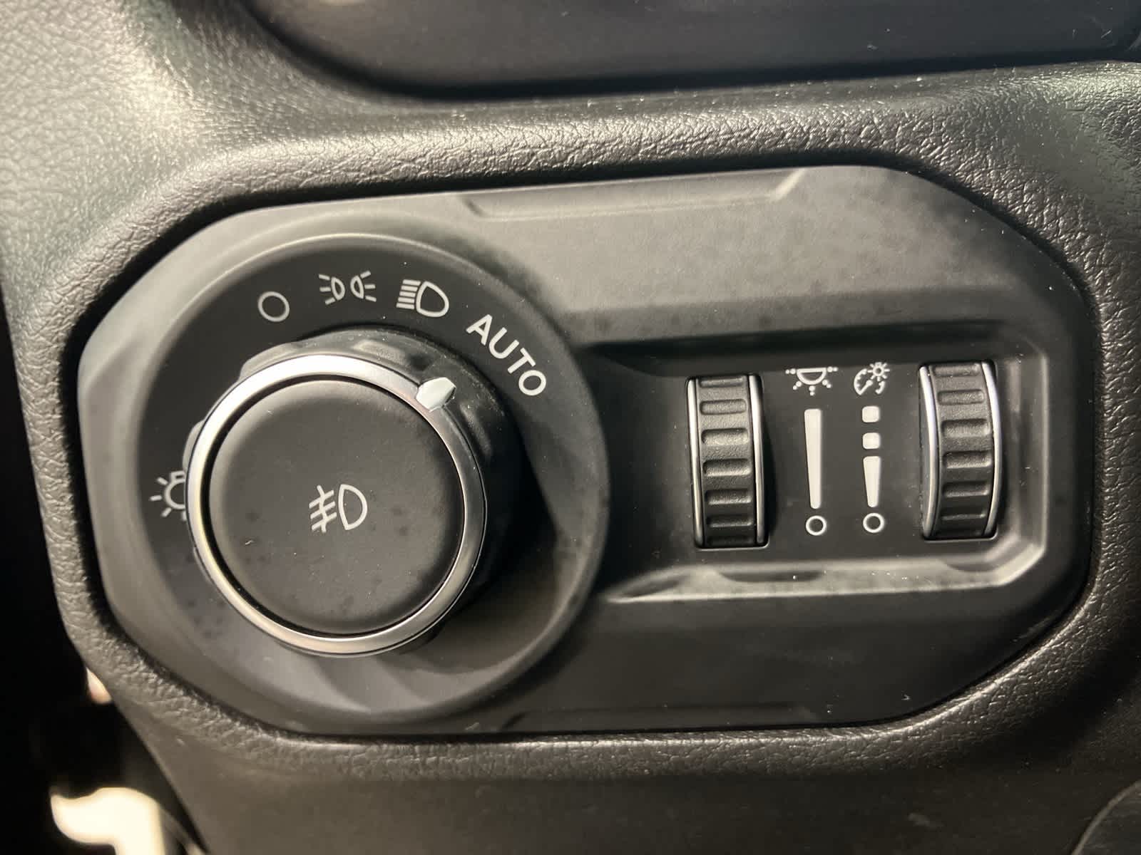 Thumbnail: 2021 Jeep Wrangler - 14